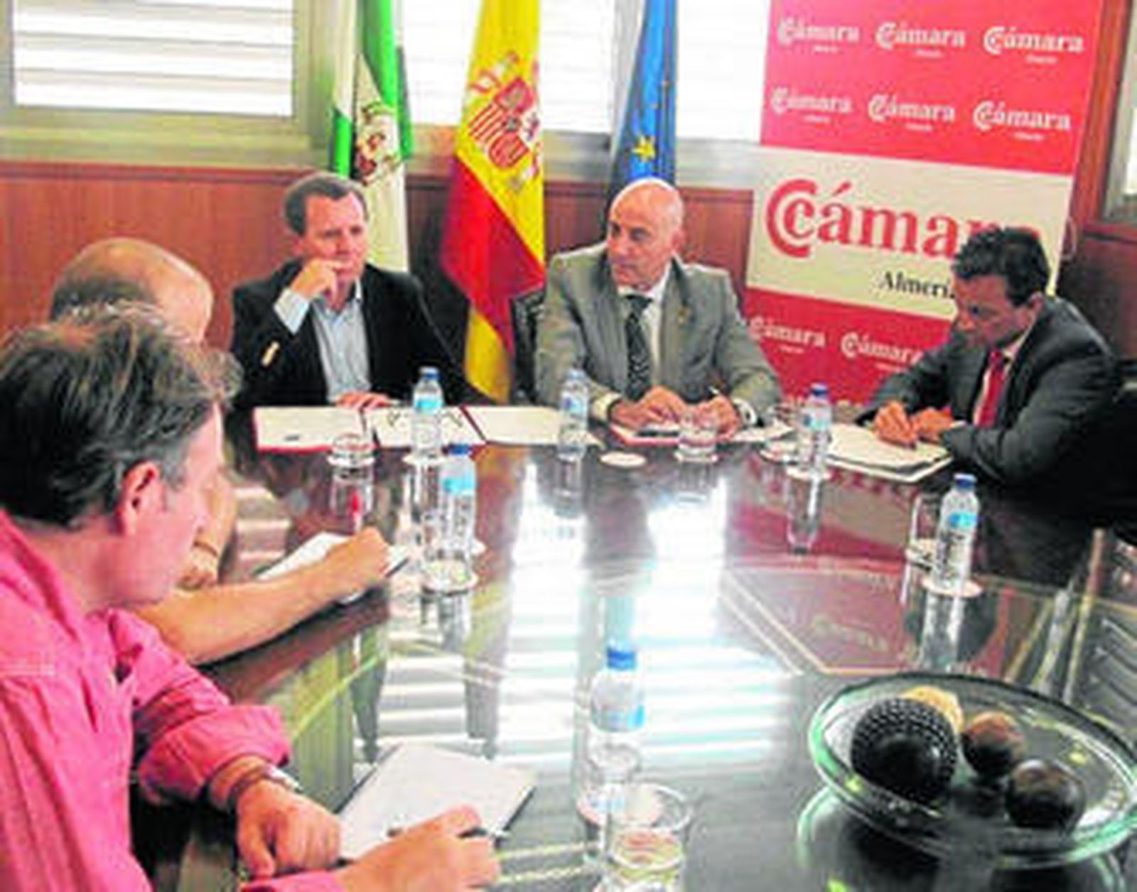 En el centro Jerónimo Parra y Diego Martínez Cano (presidente de la Cámara) y a la izquierda Fernando Ruano.