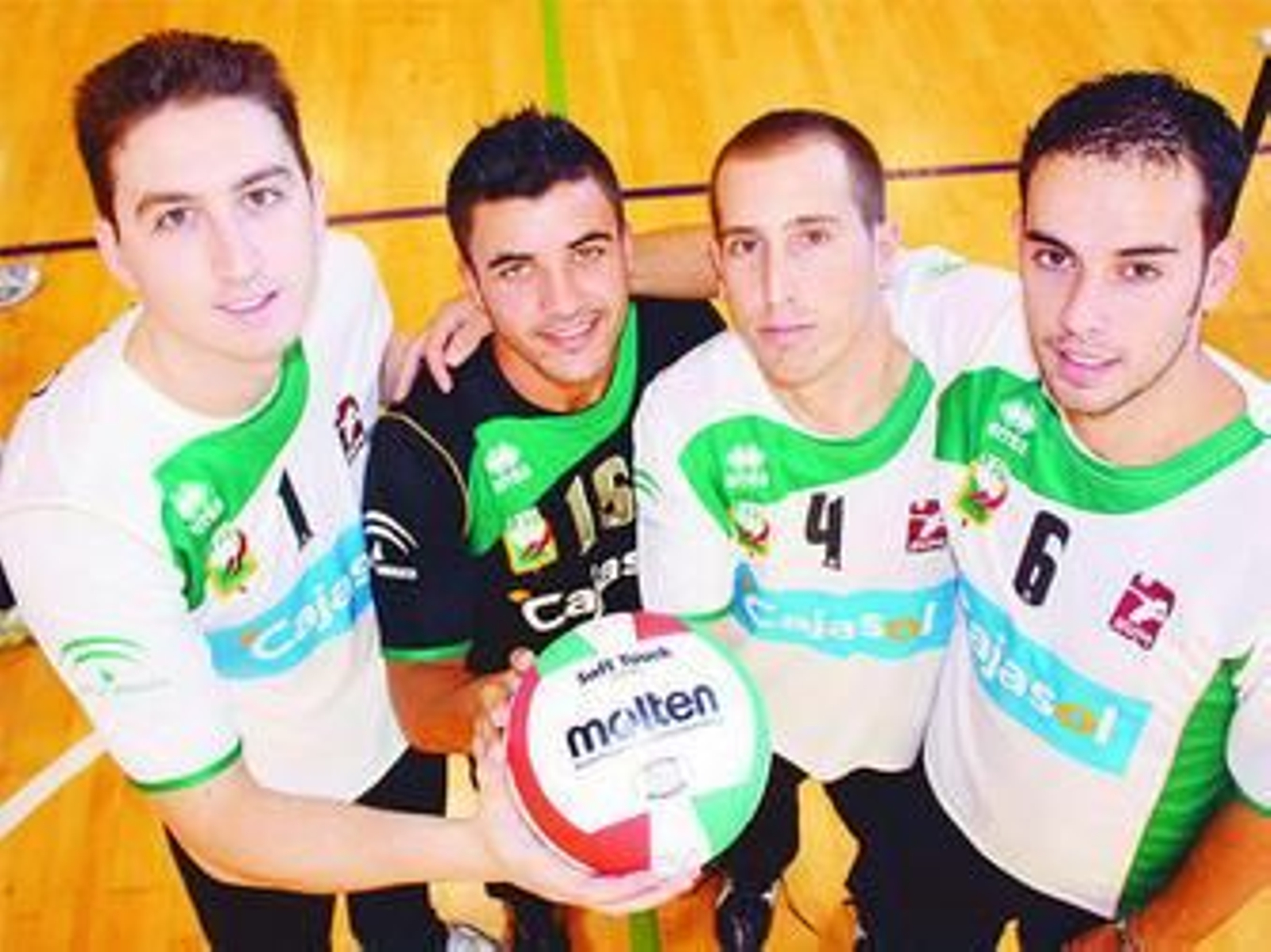 José María Bellido, Francisco Carmona, José Prado y Emilio Núñez posan antes de una sesión de trabajo.