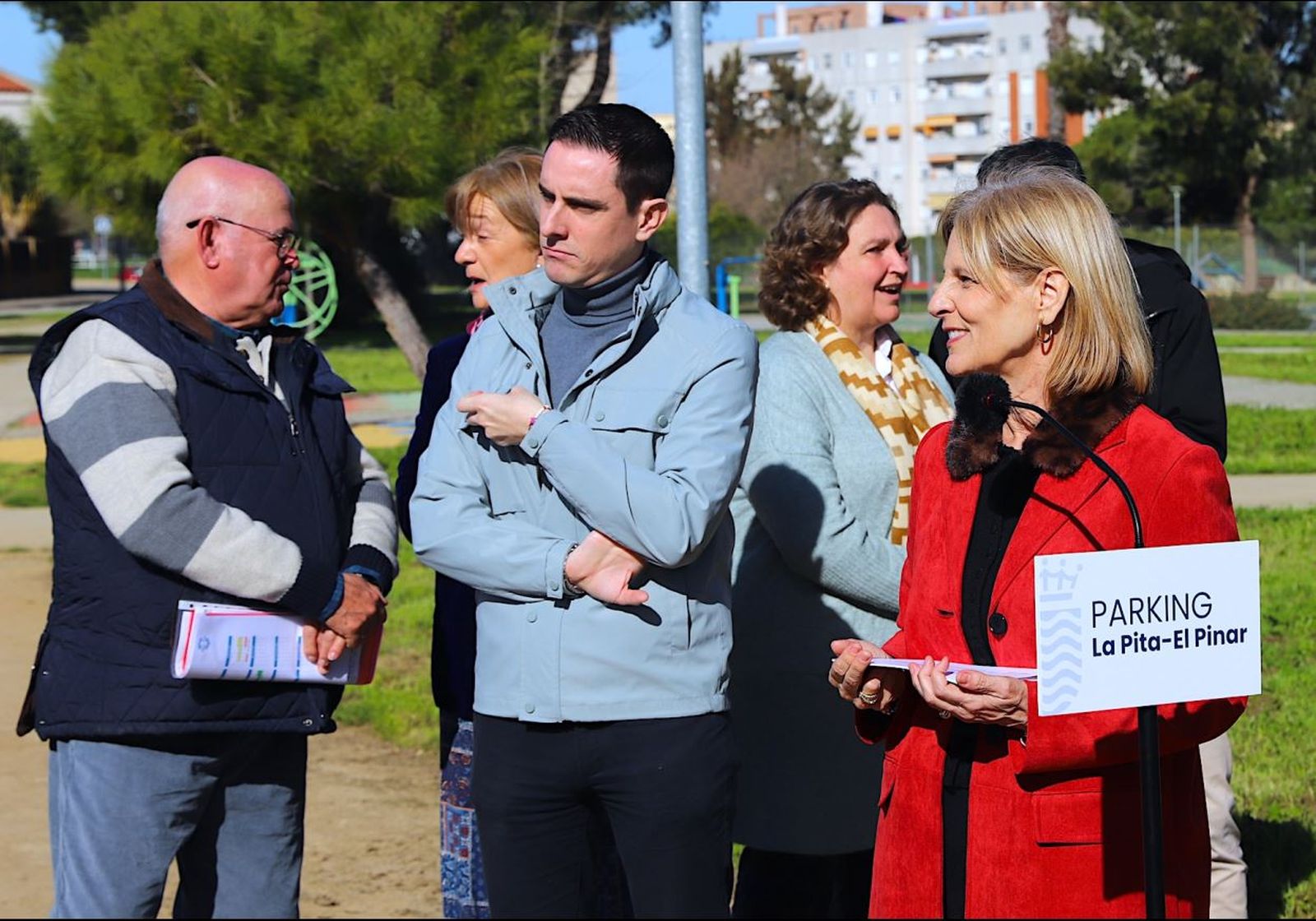 La alcaldesa, en la presentación del proyecto de aparcamientos en La Pita y El Pinar.