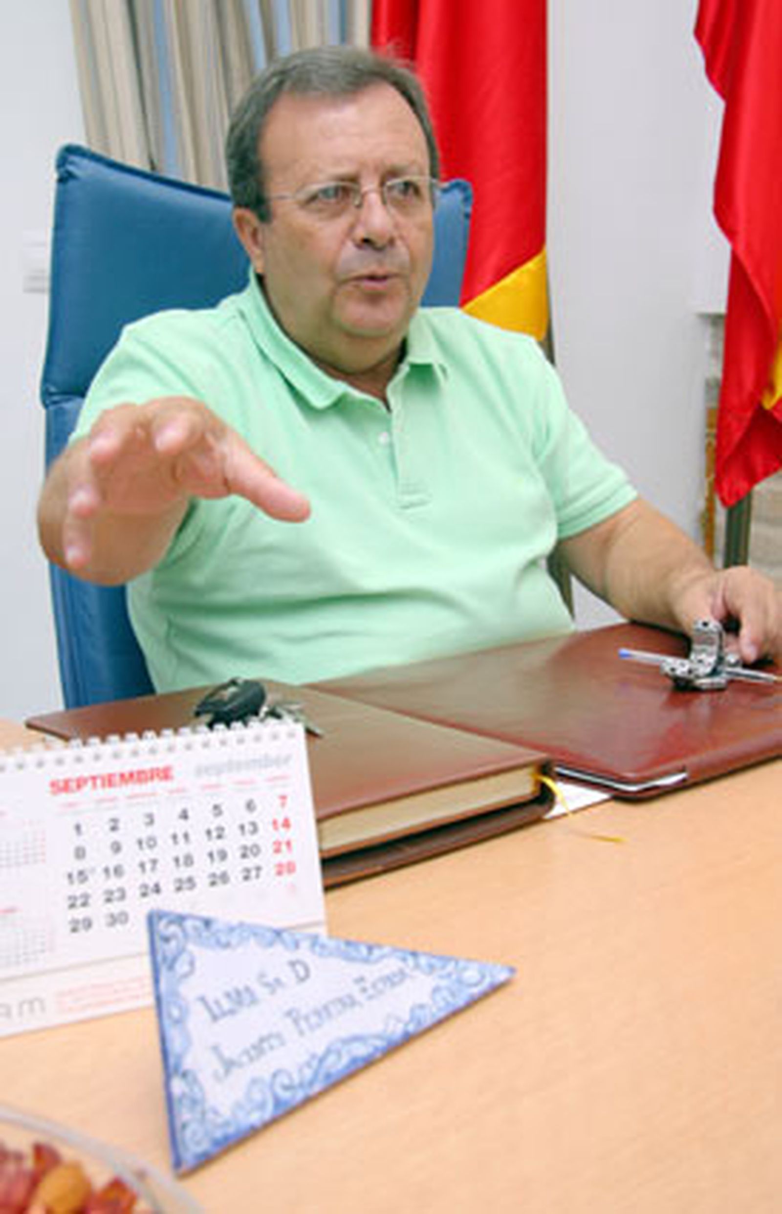 El arquitecto afirma que avisó al alcalde de Gerena de que la nave estaba en zona verde