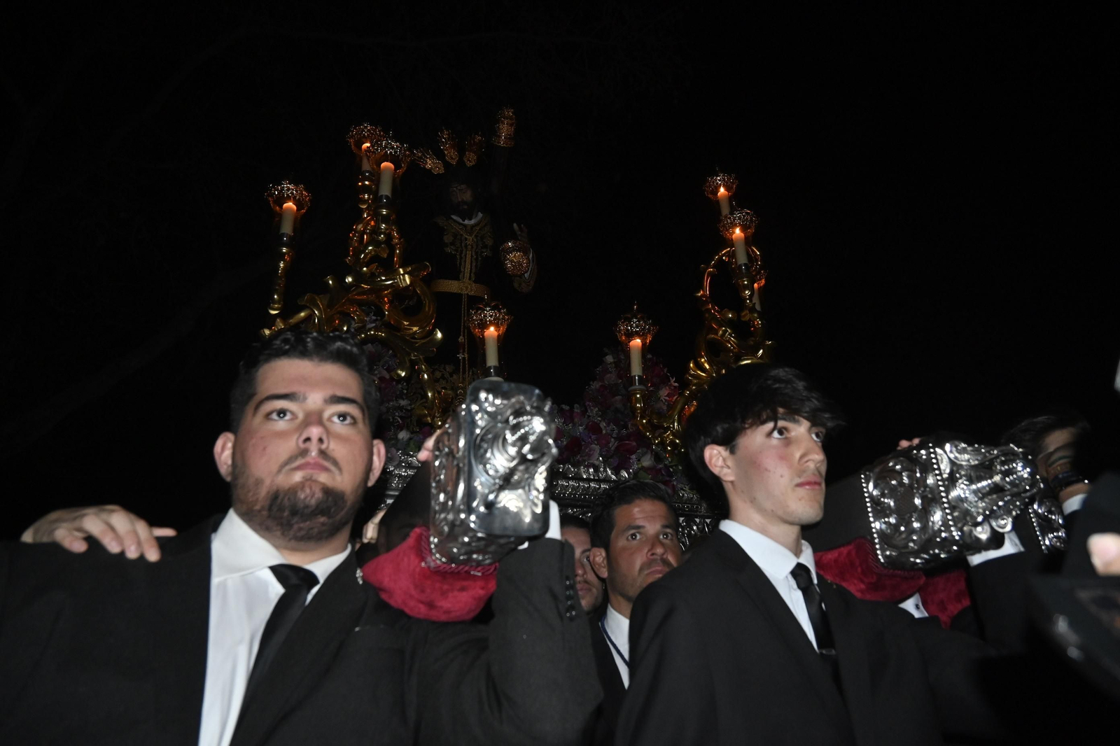 El Vía Crucis de la Semana Santa de Huelva, en imágenes