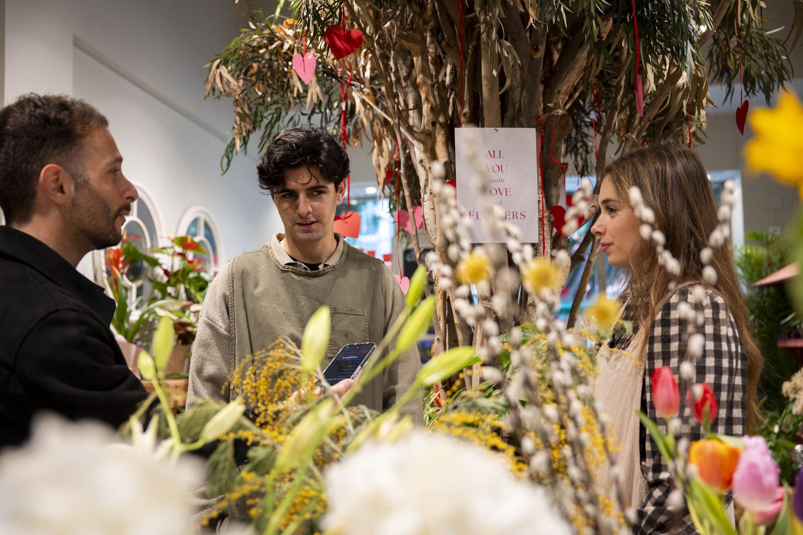 Tres comercios del centro de Almería lanzan un sorteo especial por San Valentín
