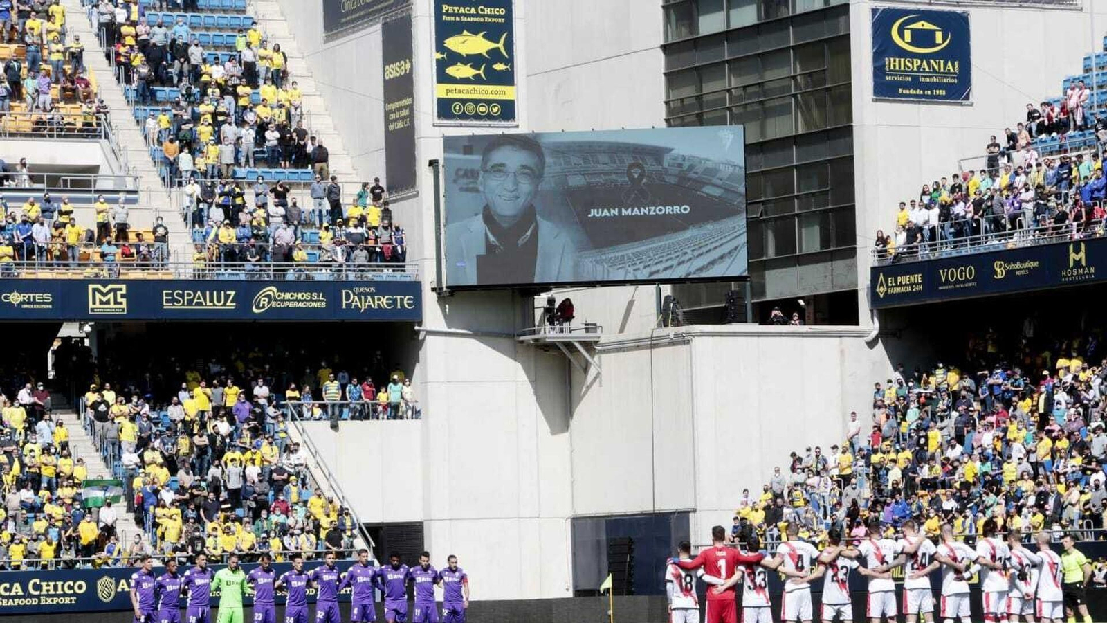 Minuto de silencio en memoria de Juan Manzorro.