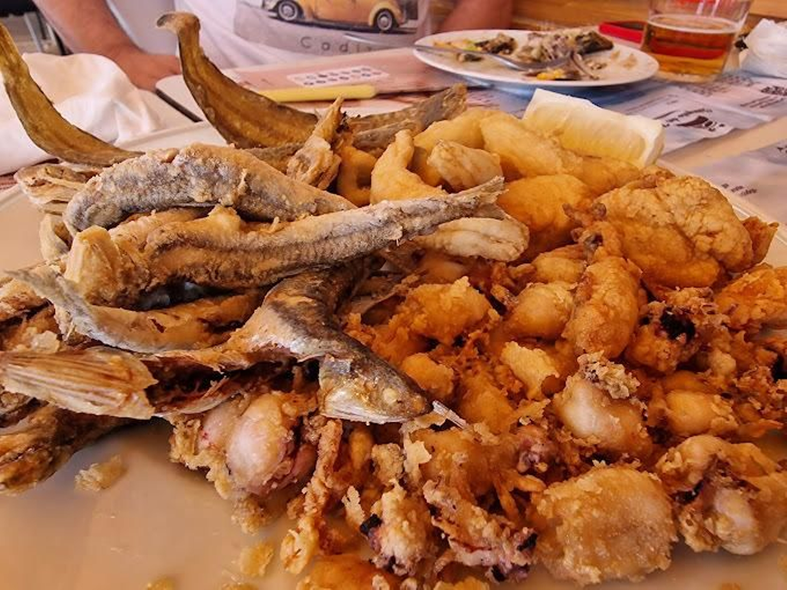 El secreto del pescaito frito de Huelva, al descubierto