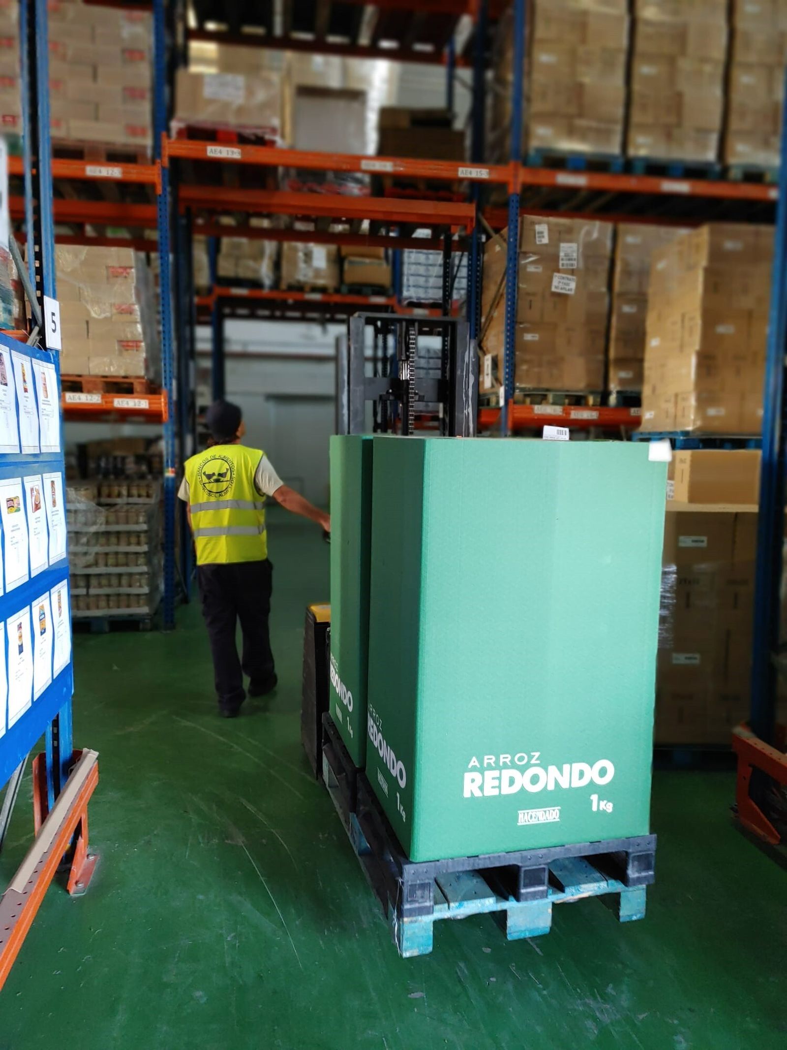 Entrega de la donación a Bancosol.