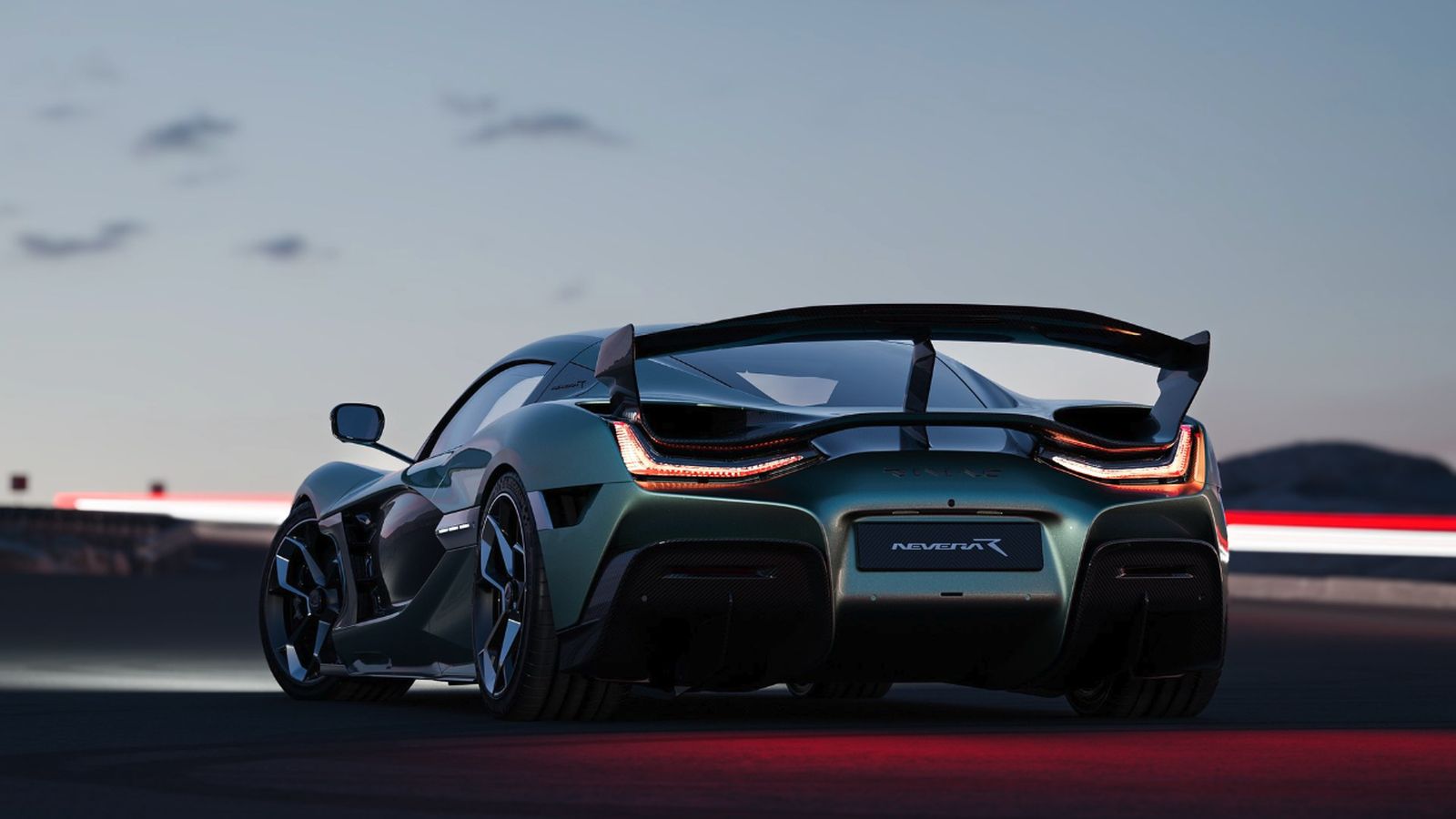 Esta versión R se hace aún más exclusivo de lo que ya es el Nevera y, a la vez, también considerablemente más rápido por su incremento de potencia, entre otros factores.