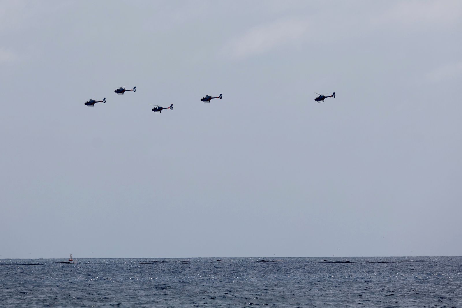 Exhibiciones en la jornada inaugural del Festival Aéreo de Torre del Mar