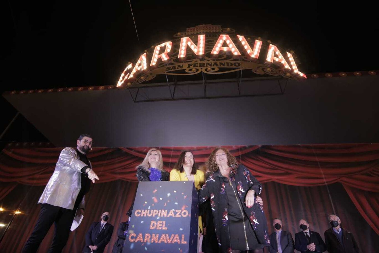 El tradicional pregón se sustituye por una Gala de Bienvenida del Carnaval, que en 2022 condujo la periodista isleña Sandra Golpe y que contó también con la participación de Manu Sánchez