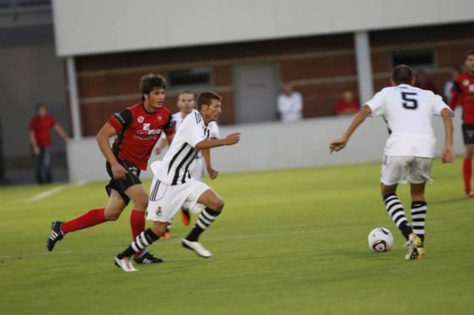 La Balona cae en su regreso a Miranda en un gran partido y queda fuera del torneo./Fotos:LOF

Foto: LOF