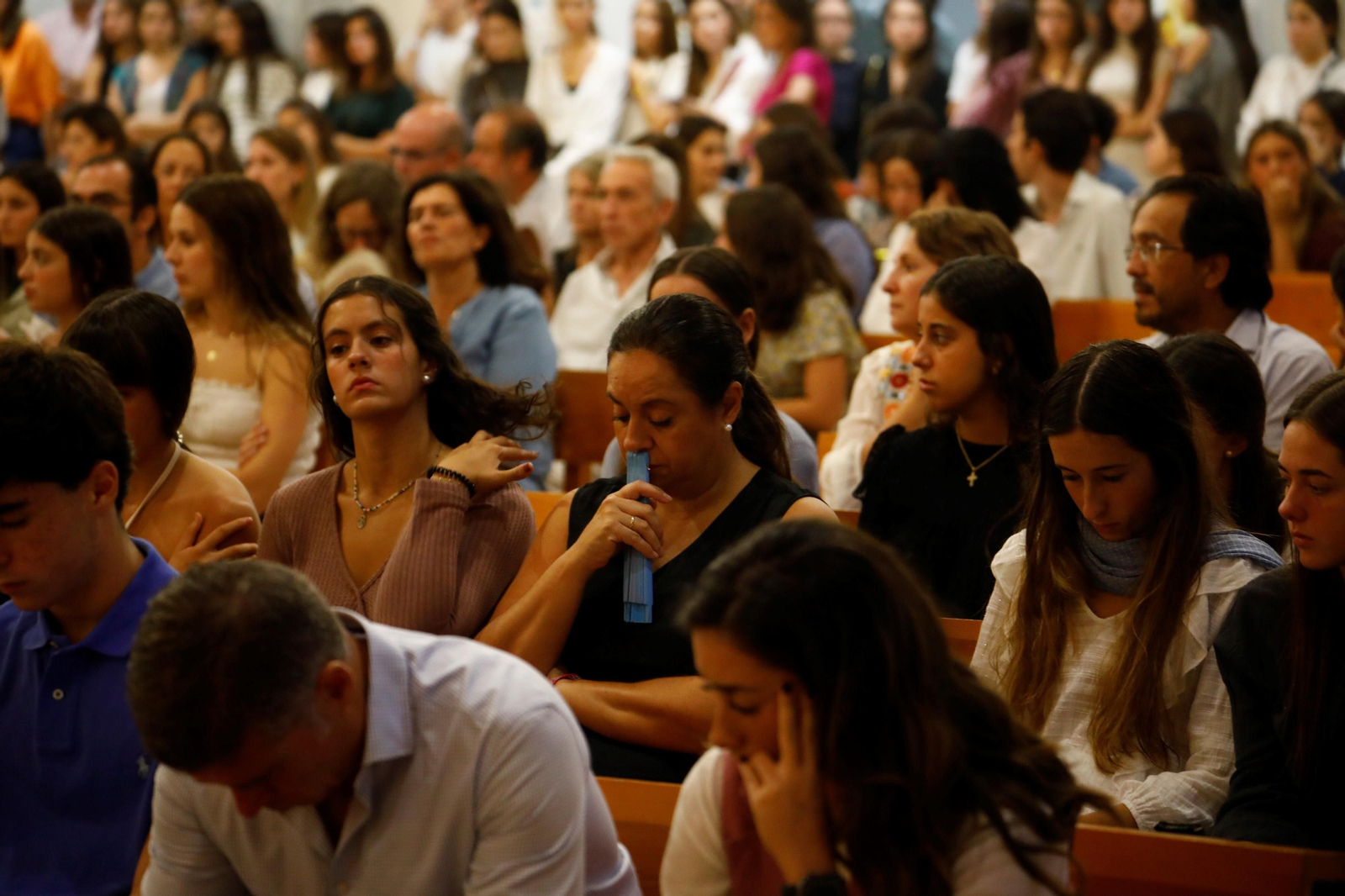 La misa en la parroquia de la Esperanza de Córdoba por Álvaro Prieto, en imágenes