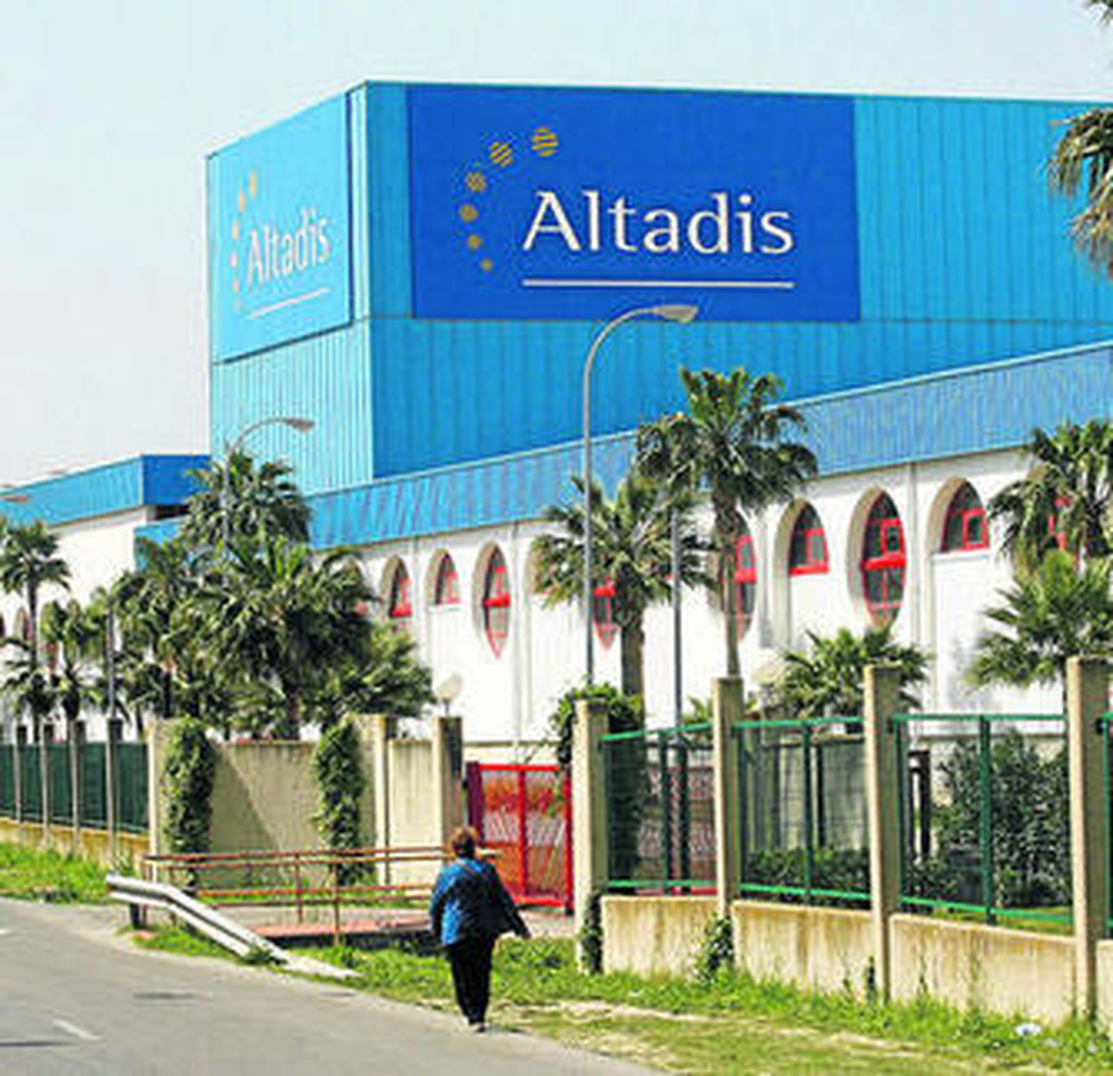 La Zona Franca ampliará el Recinto Fiscal con la compra de los terrenos de Altadis.