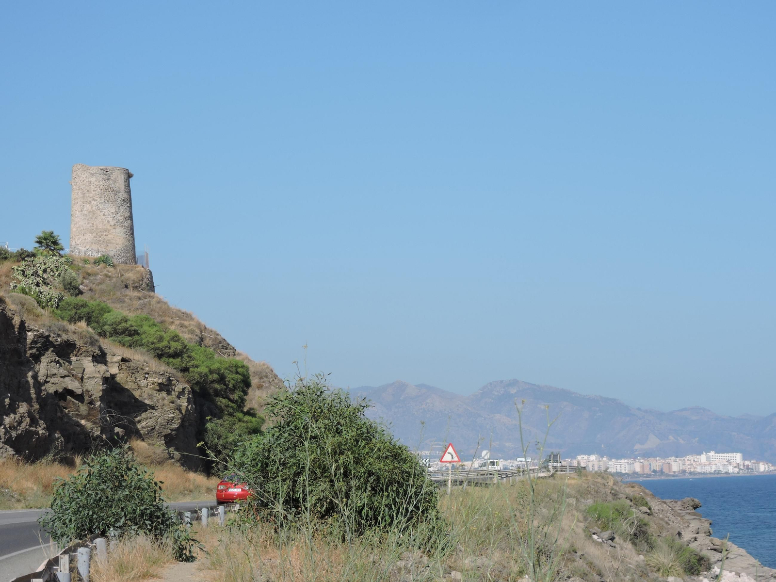 Uno de los tramos de la ruta que conecta Torrox y Nerja.