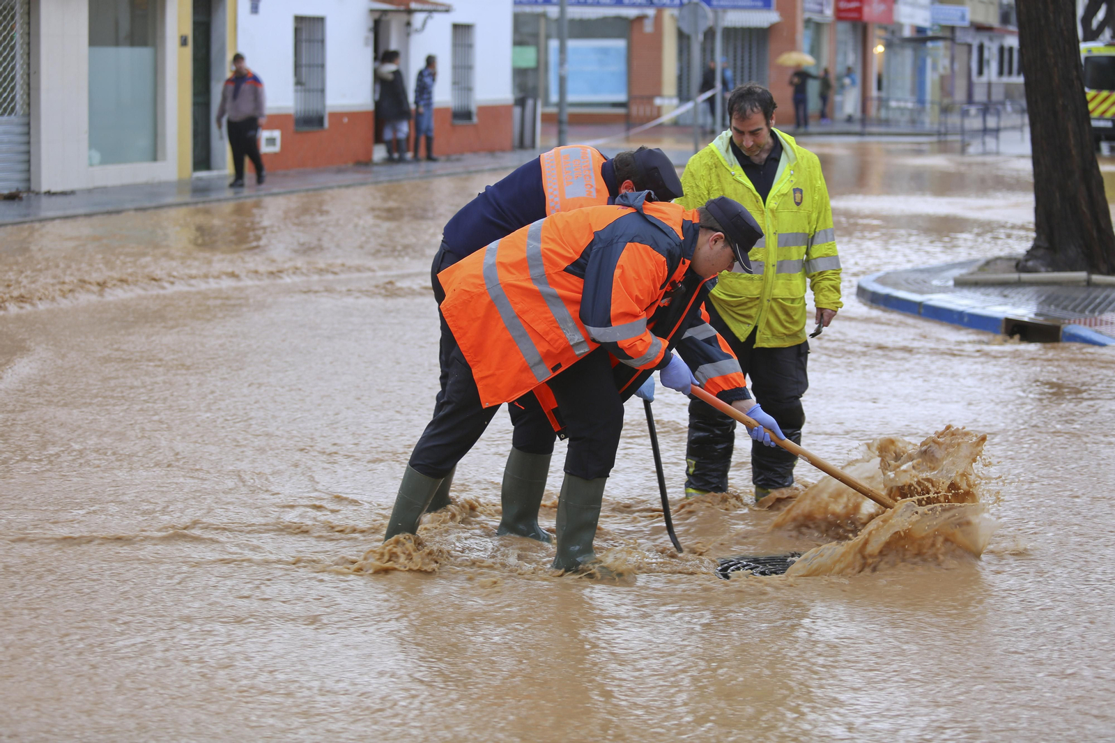 Campanillas anegada tras las lluvias, en fotos