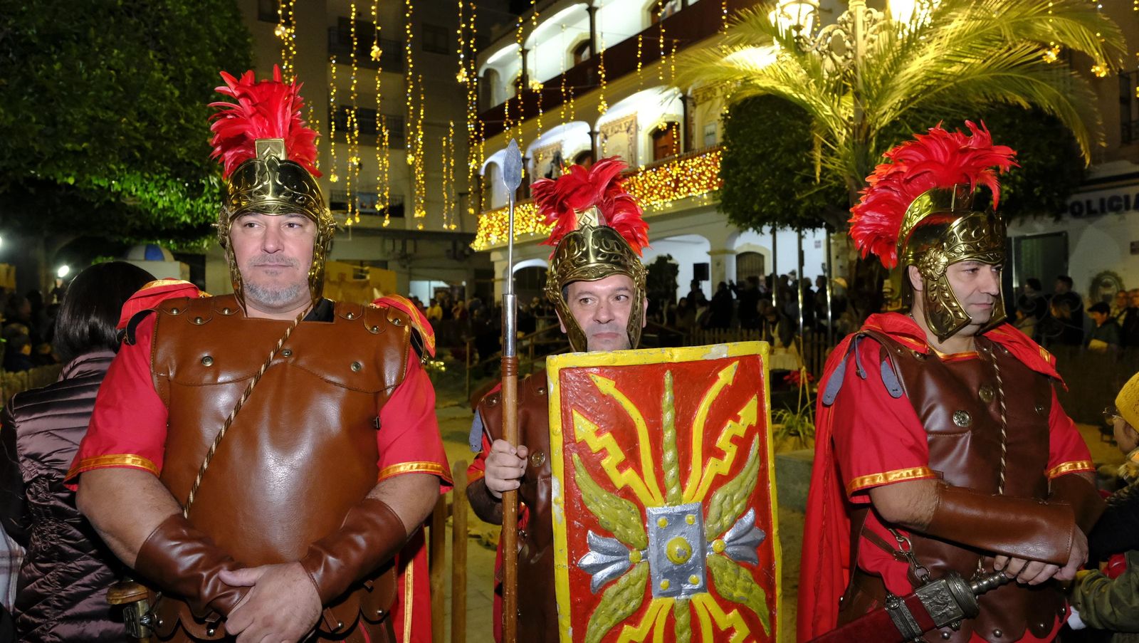 El Belén viviente de Gádor abarrota de público la plaza del pueblo, en imágenes
