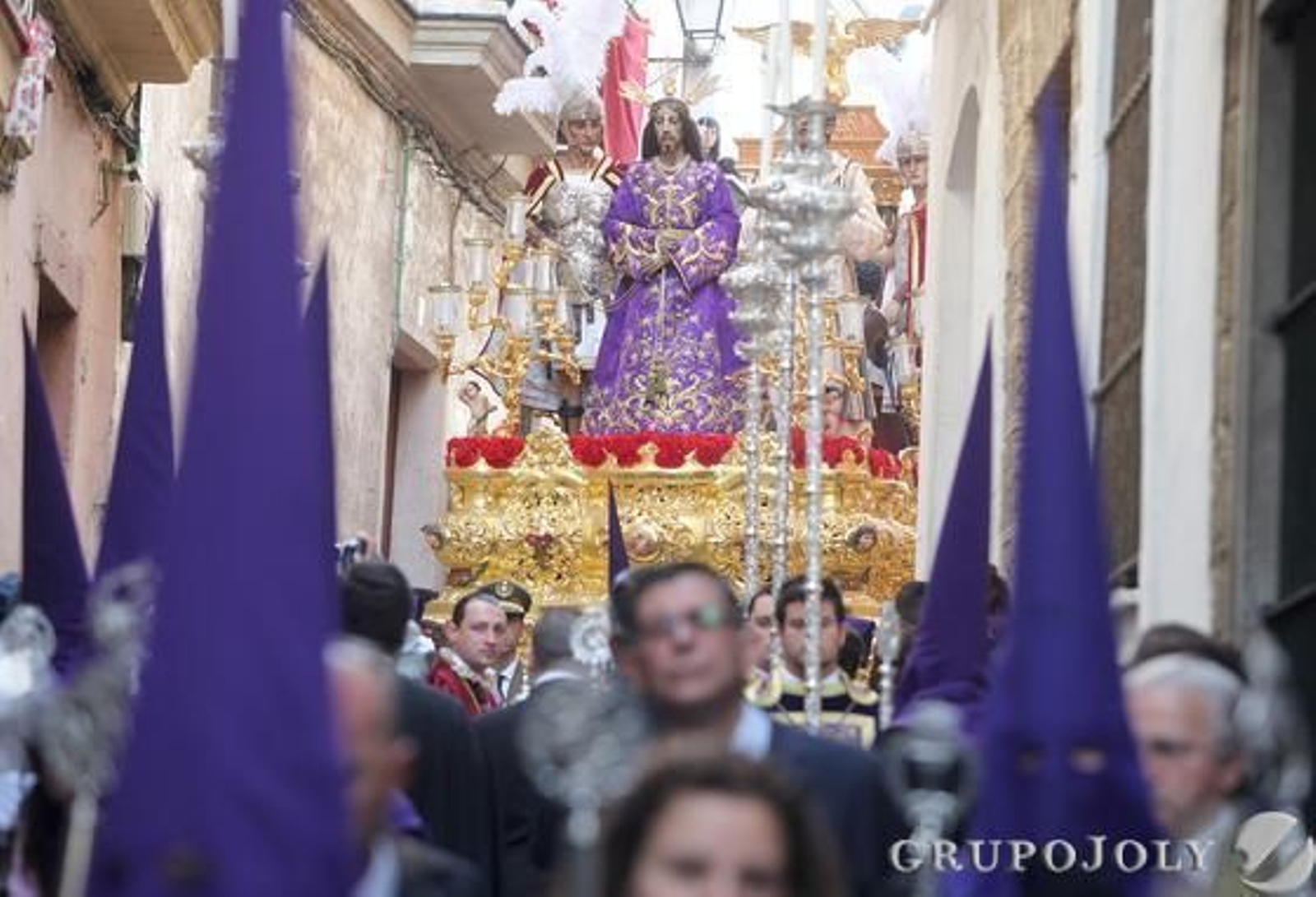 Venerable, Mercedaria y Lasaliana Cofradía de Penitencia de Nuestro Padre Jesús de la Sentencia y Nuestra Señora del Buen Fin.   Foto: Jesus Marin