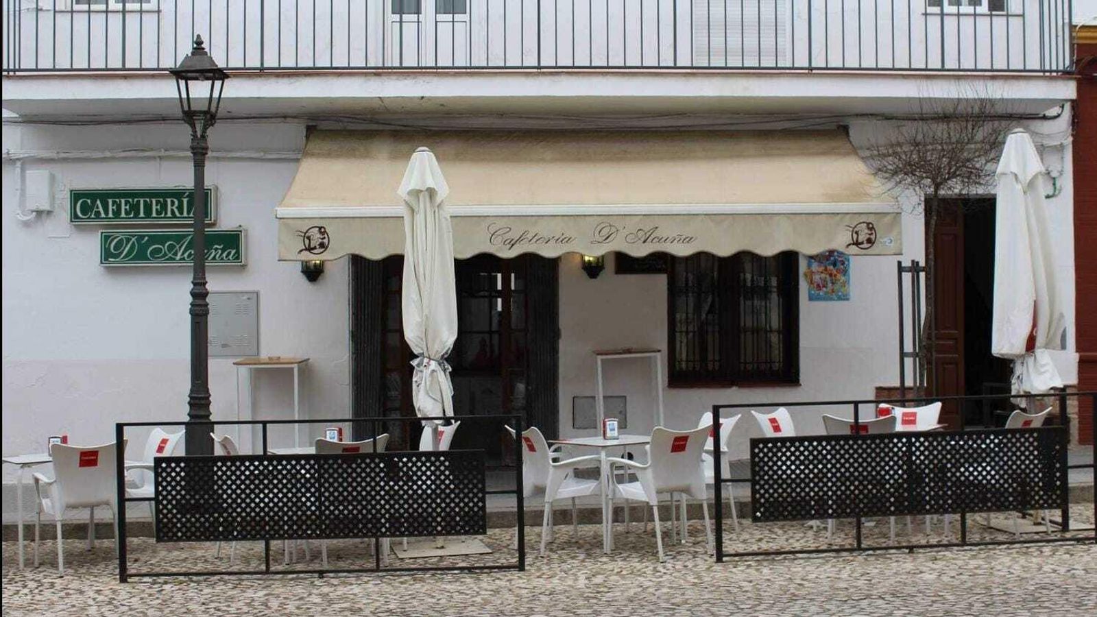 Terraza de la cafetería D'Acuña de Aracena Terraza de la cafetería D'Acuña de Aracena