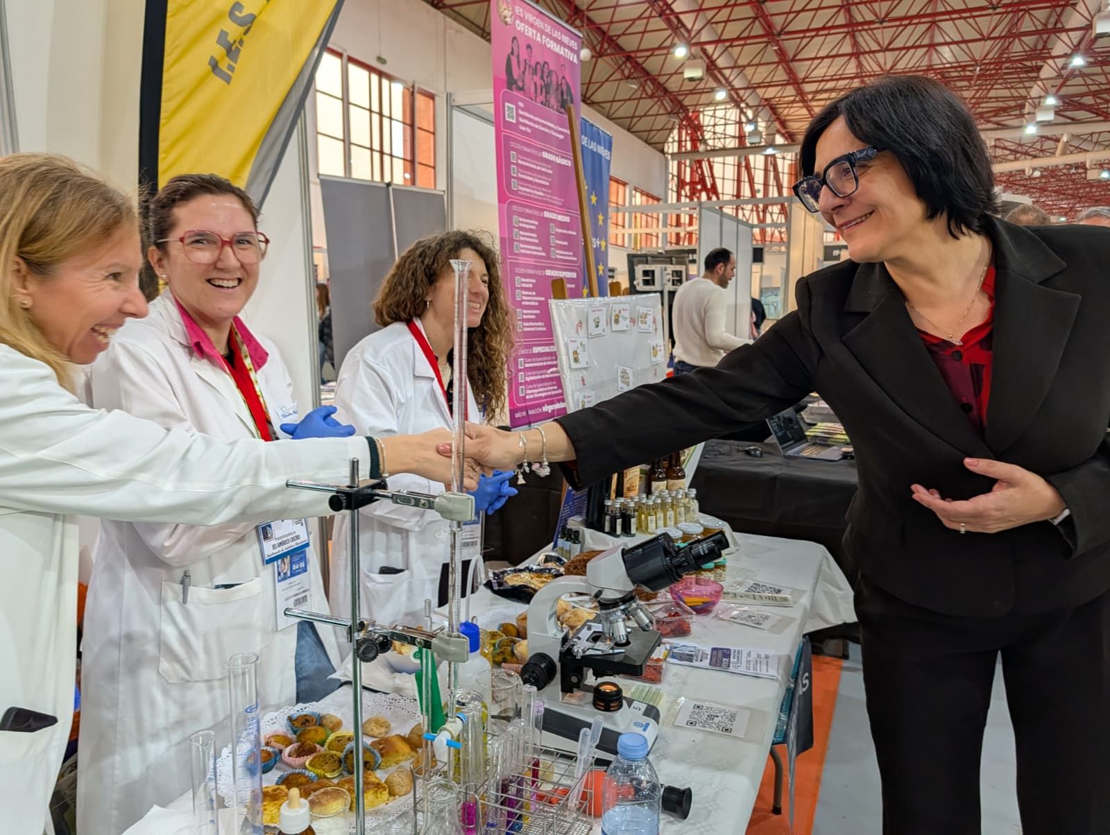 La delegada territorial de Desarrollo Educativo y Formación Profesional y de Universidad, Investigación e Innovación de Granada, María José Martín