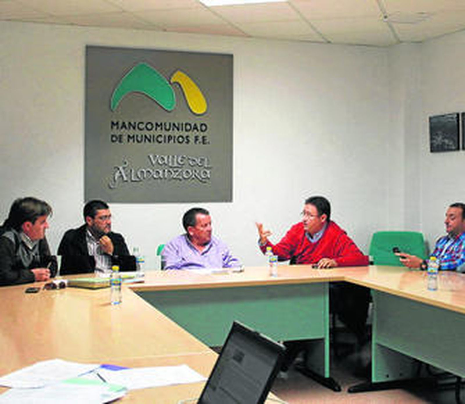 Se trata de una iniciativa consensuada por los titulares de las asociaciones de la comarca.