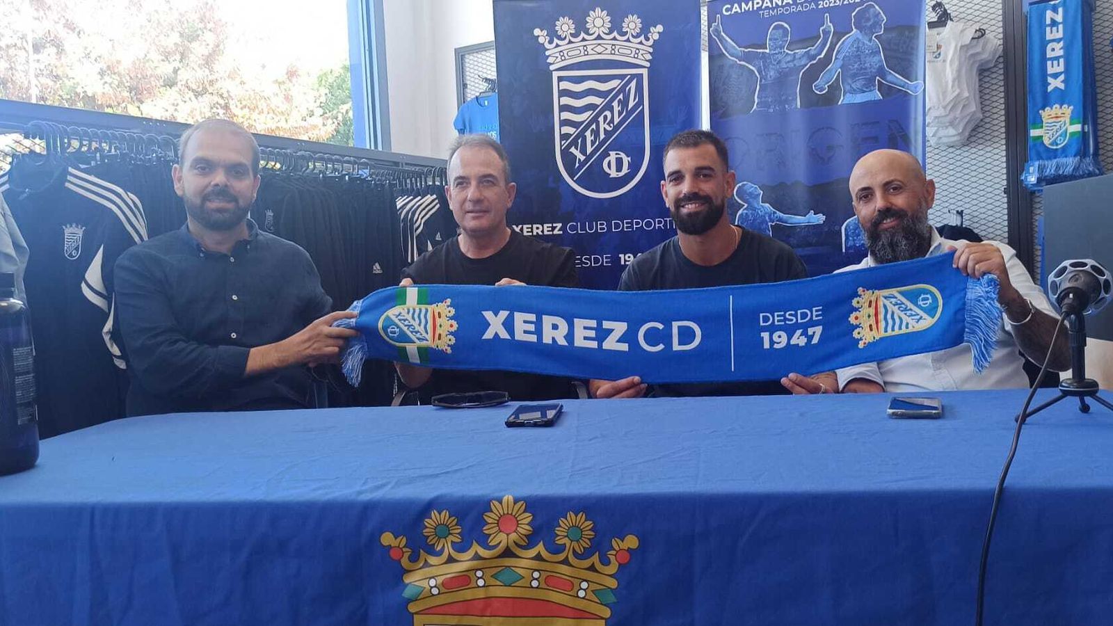 Juan Delgado, junto a Juan Luis Gil, Miguel Ángel Rondán y Fran Zuasti.