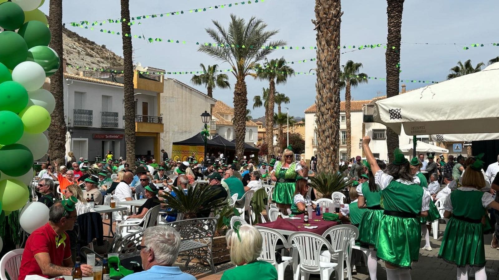 Aspecto que presentaba la Plaza de Olmo de Zurgena este domingo.