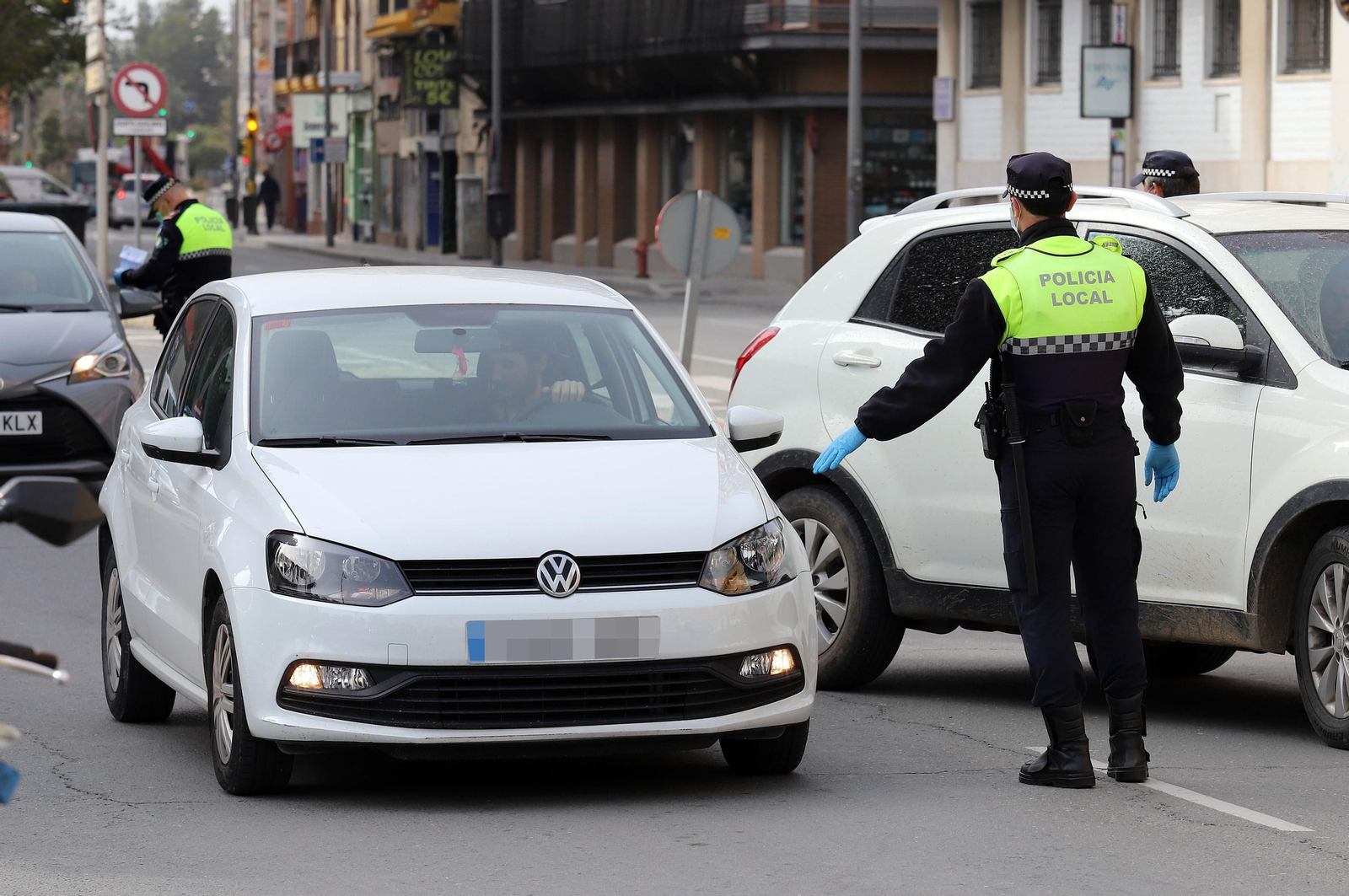 Imágenes de las actuaciones de la Policía Local de Huelva para combatir el coronavirus