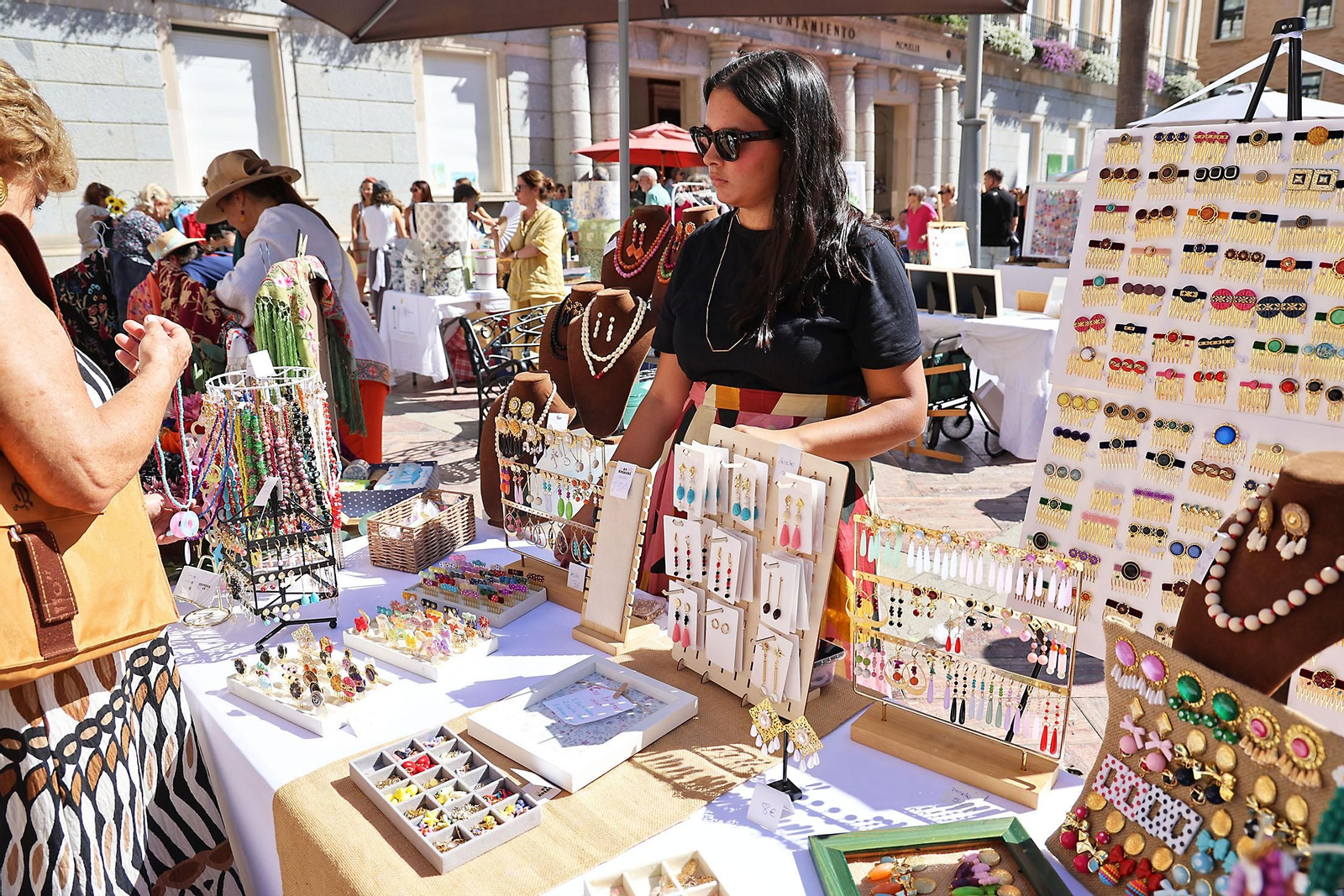 Imágenes del Rastrillo solidario de la Fundación Laberinto