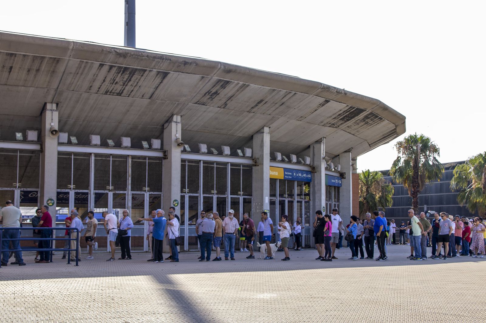 Largas colas en el Nuevo Colombino para las entradas del partido ante el Cacereño