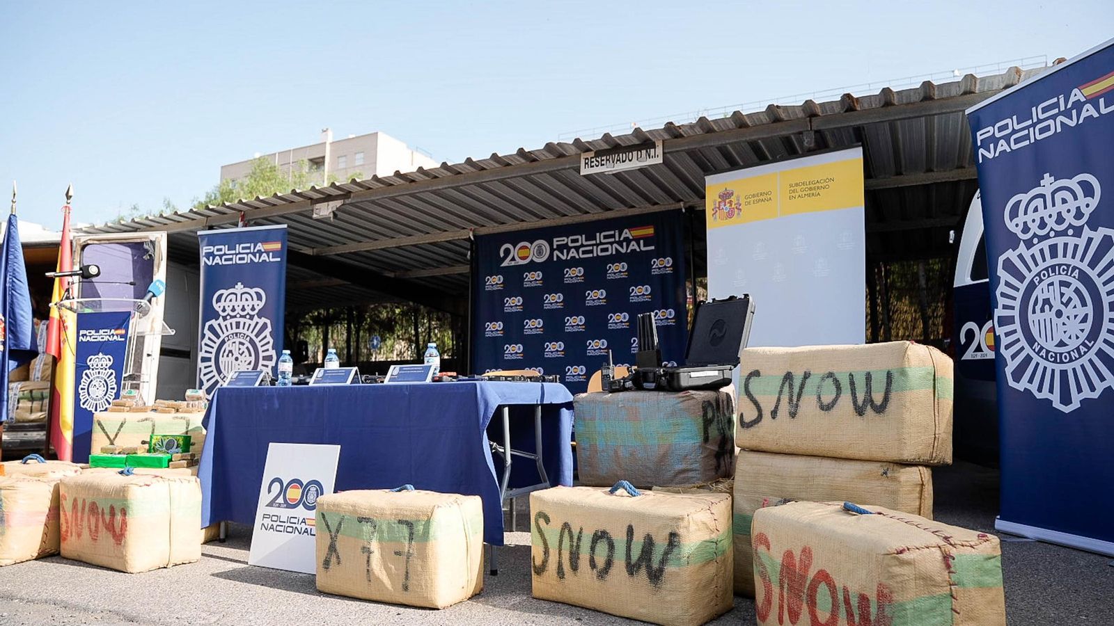 Hachis, marihuana y armas ocultas en El Puche y El Acebuche.