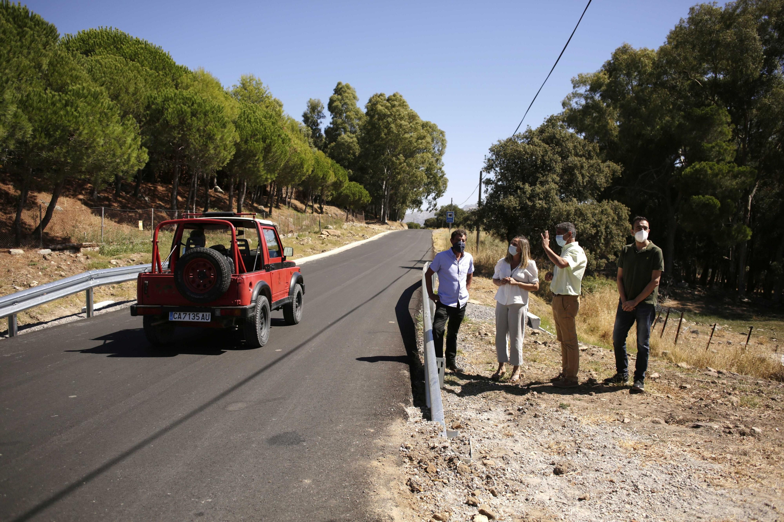 La consejera junto a los alcaldes de la zona visitaron las obras. La consejera junto a los alcaldes de la zona visitaron las obras.