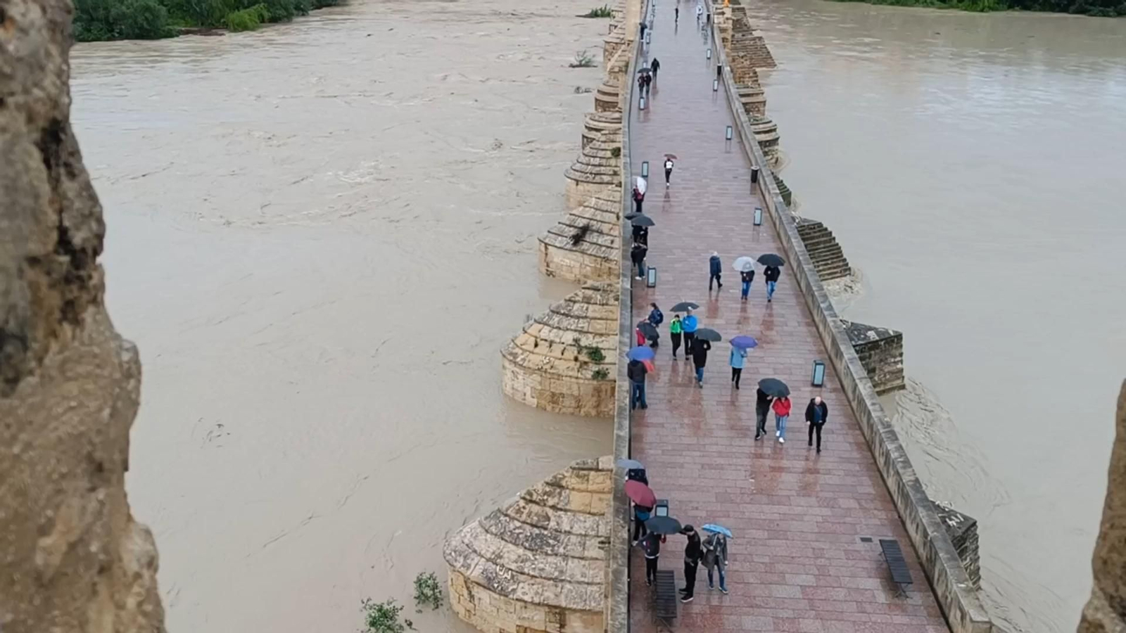 La impresionante crecida del Río Guadalquivir en Córdoba tras las lluvias de Semana Santa La impresionante crecida del Río Guadalquivir en Córdoba tras las lluvias de Semana Santa