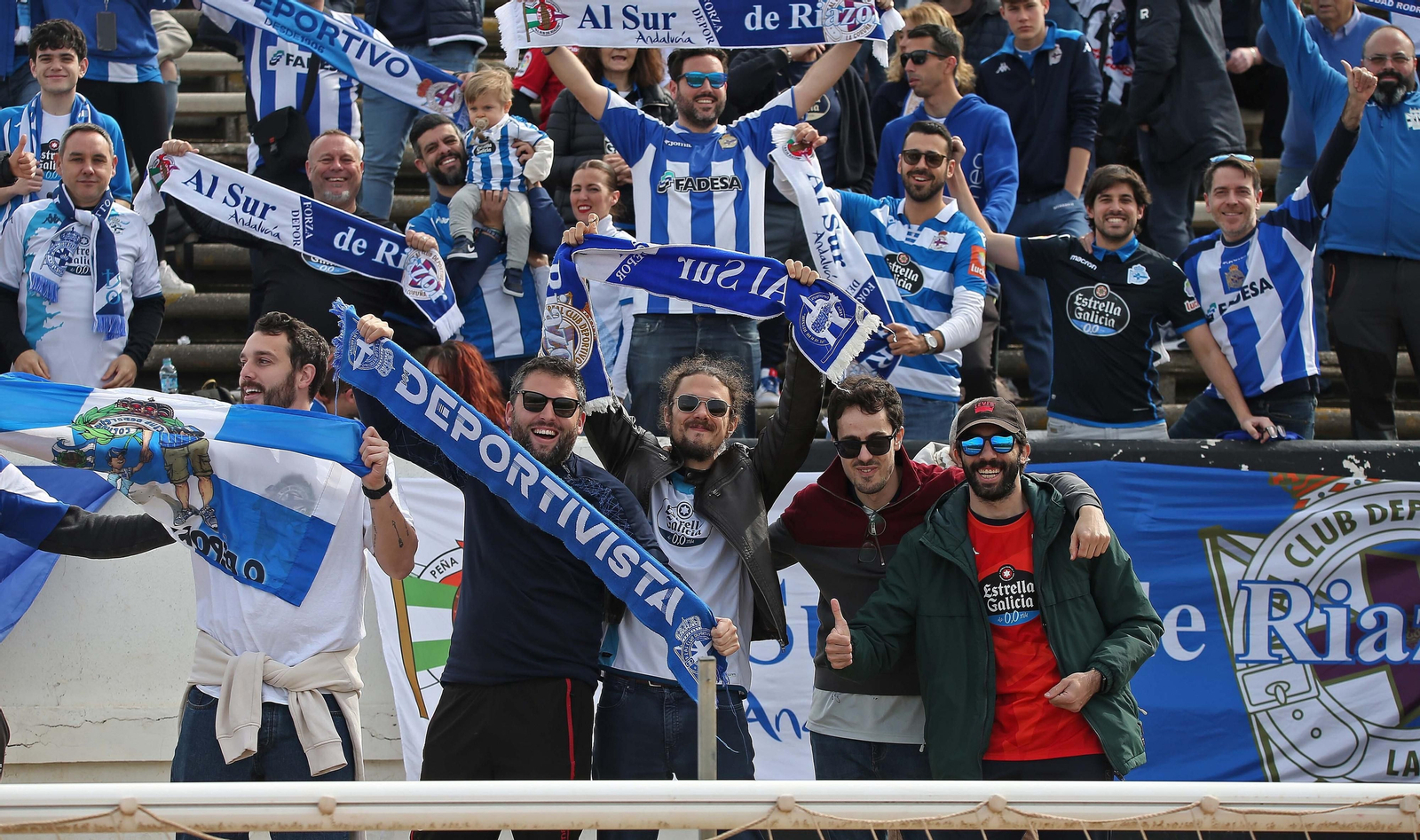 Fotos de la afición durante el Balona - Deportivo de La Coruña en el estadio municipal de La Línea