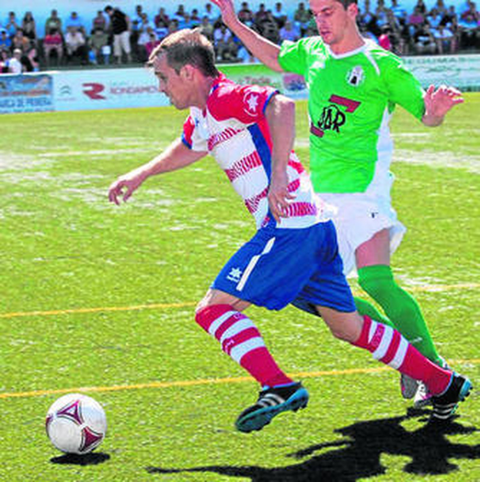 Goku conduce el cuero en el encuentro de la primera jornada ante el Mancha Real.