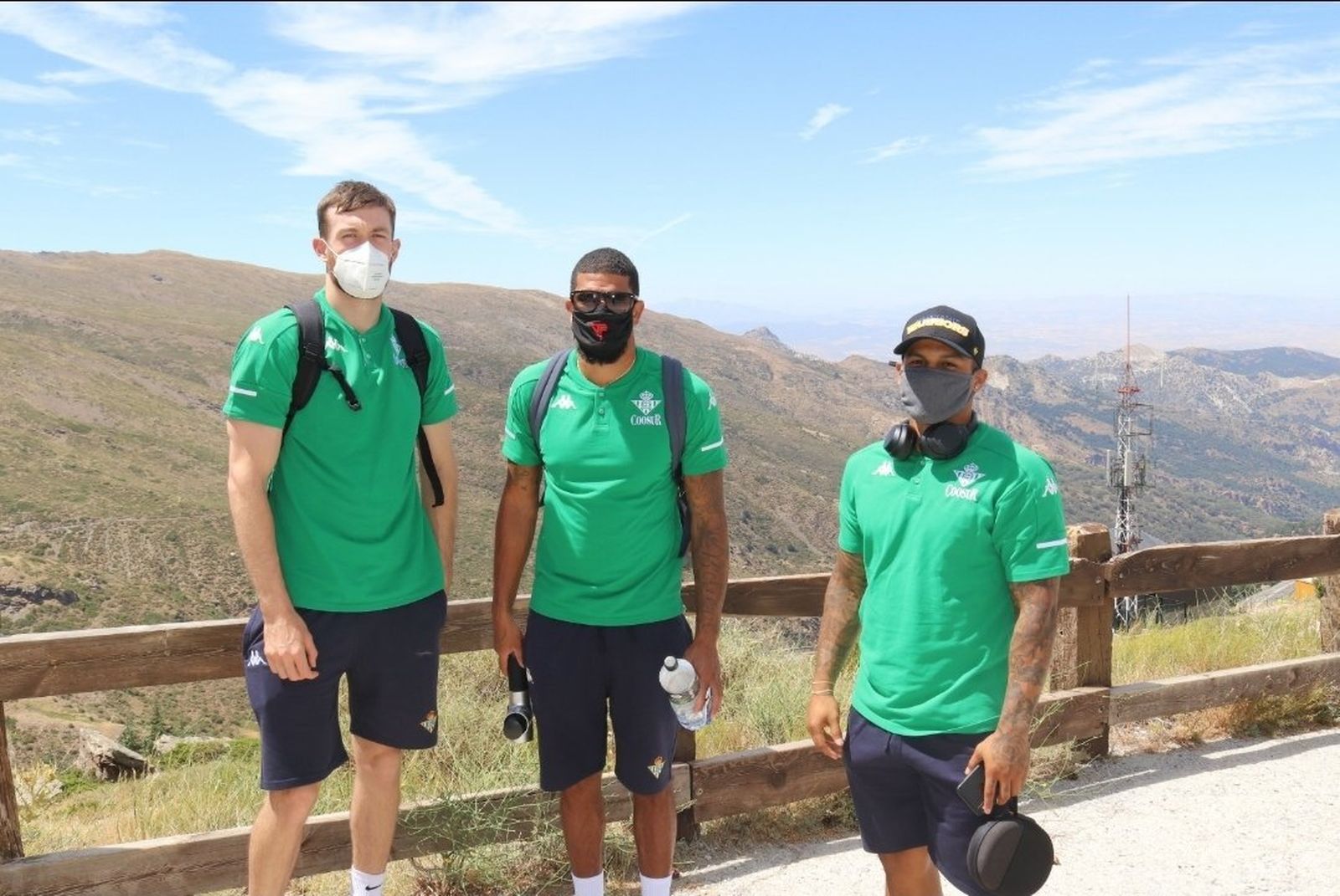 Nick Kay, Feldeine y TJ Campbell, a la llegada a Sierra Nevada.