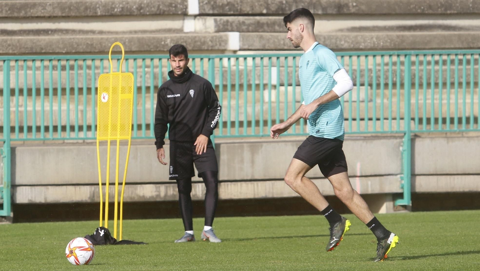 Willy se ejercita junto a Visus durante el entrenamiento en la Ciudad Deportiva.