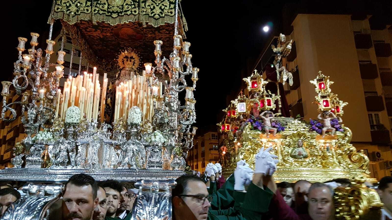 ‘El Pobre’ y María Santísima de la Esperanza, a su salida.