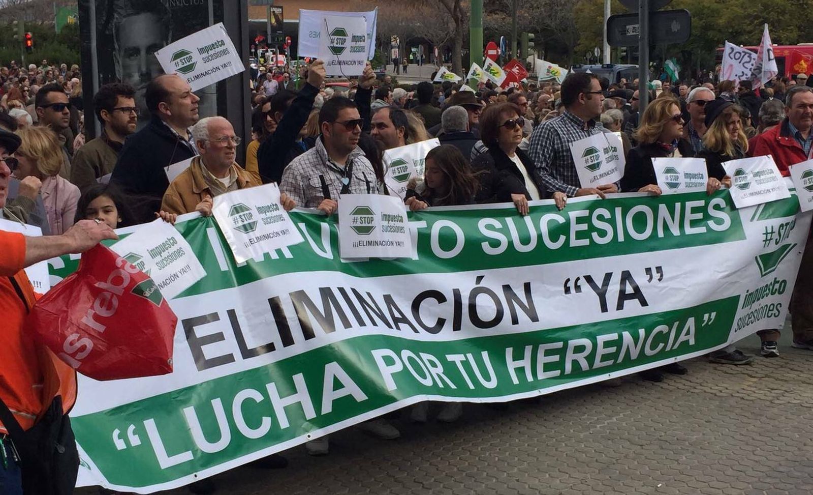 Manifestación contra el impuesto en Granada en 2016