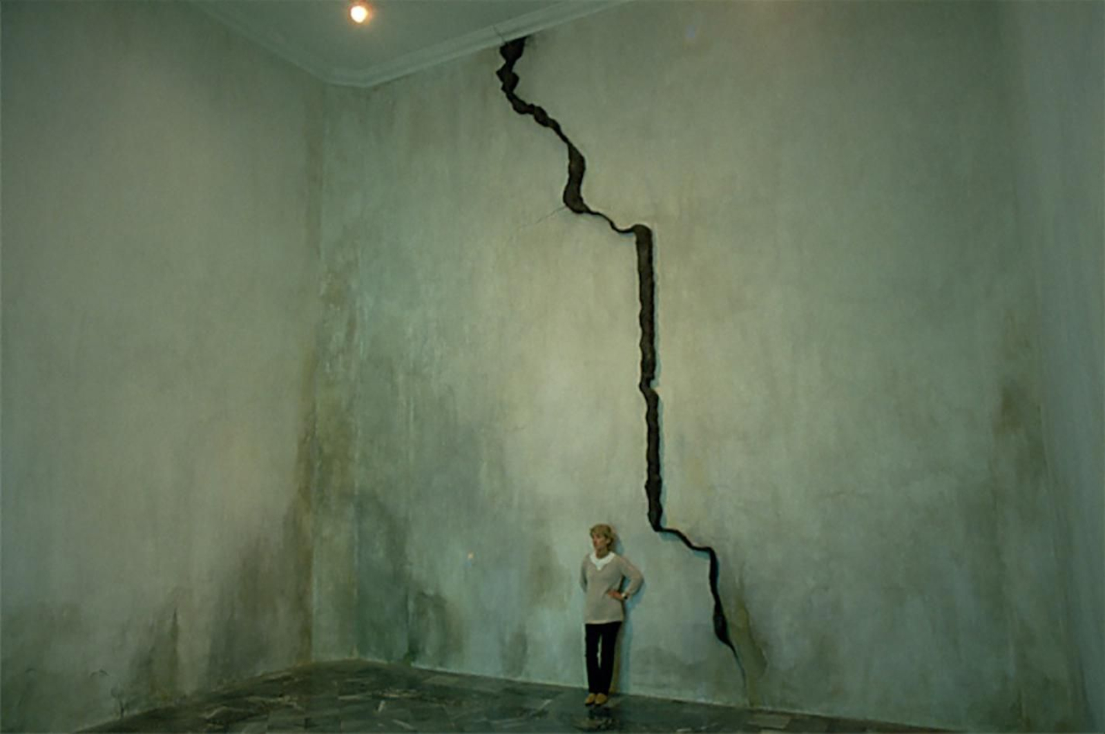 'La grieta', una de las obras de Soledad Sevilla que se puede contemplar estos días en el CAAC.