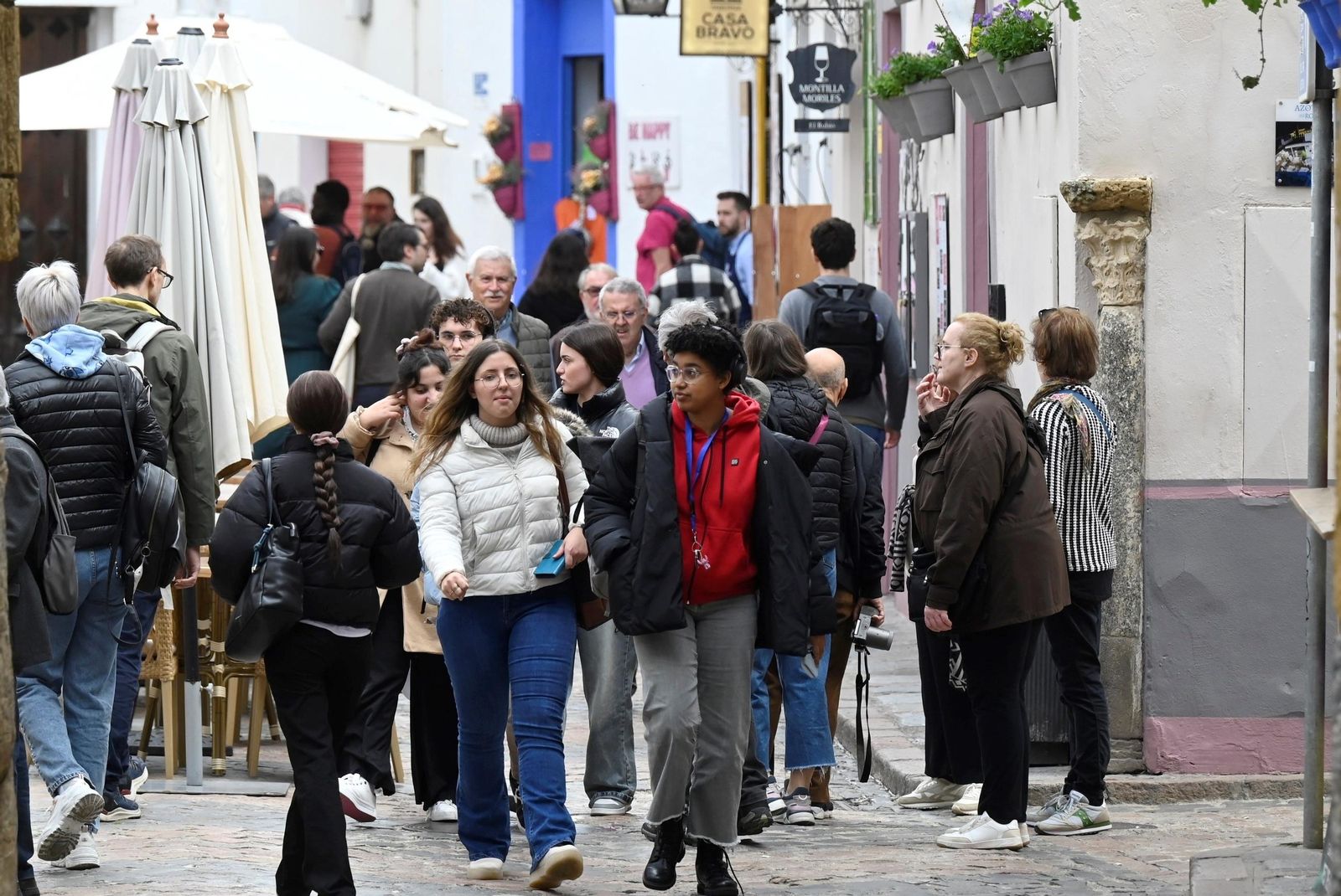 Los cordobeses aprovechan la tregua entre tormentas para salir a la calle, en imágenes