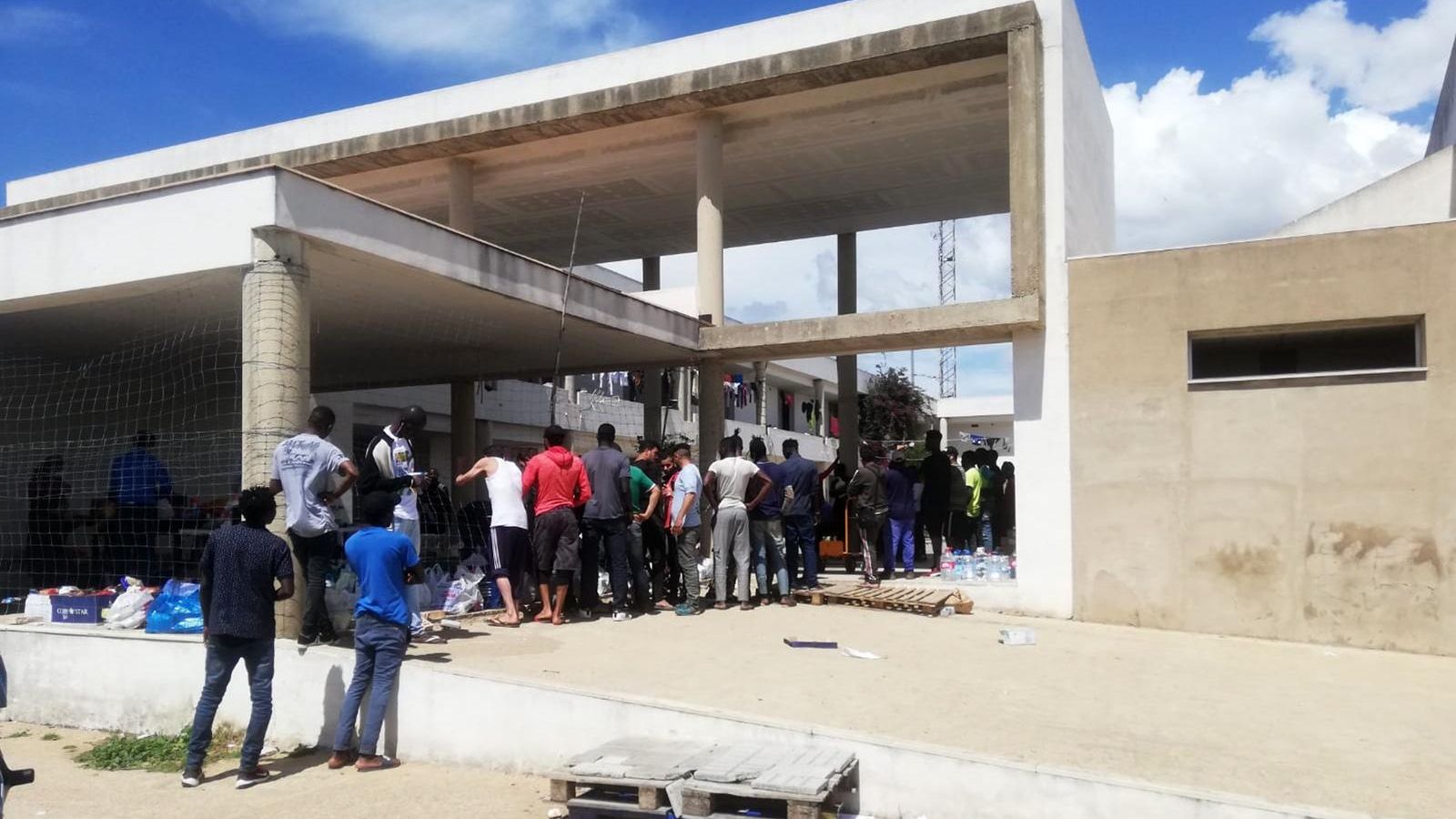 El plan también contempla como solución habitacional el edificio actualmente abandonado en Lepe que se proyectó como albergue para temporeros