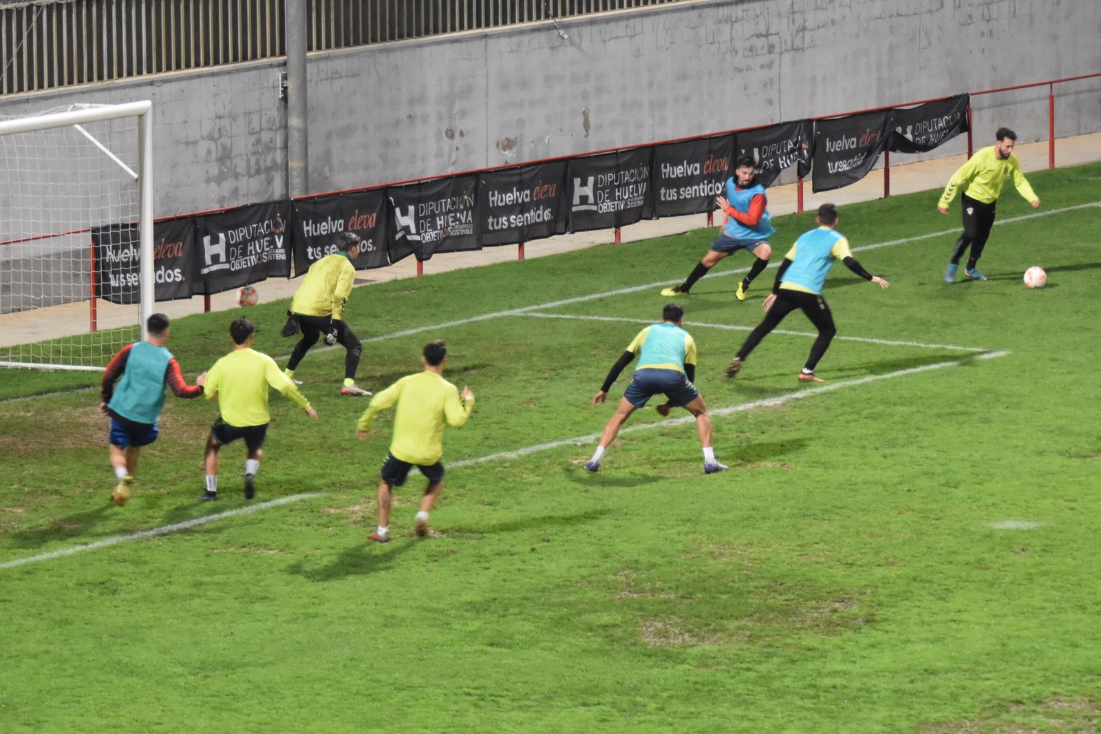 El Cartaya trabaja duro para cerrar el año con un triunfo en casa.