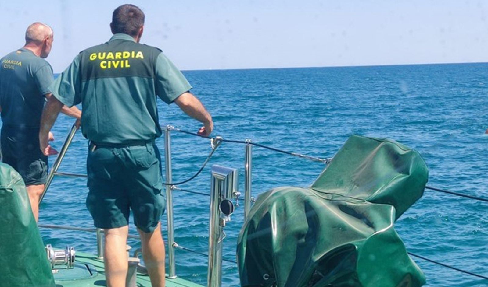 Actuación de la Guardia Civil en el mar en una imagen de archivo.