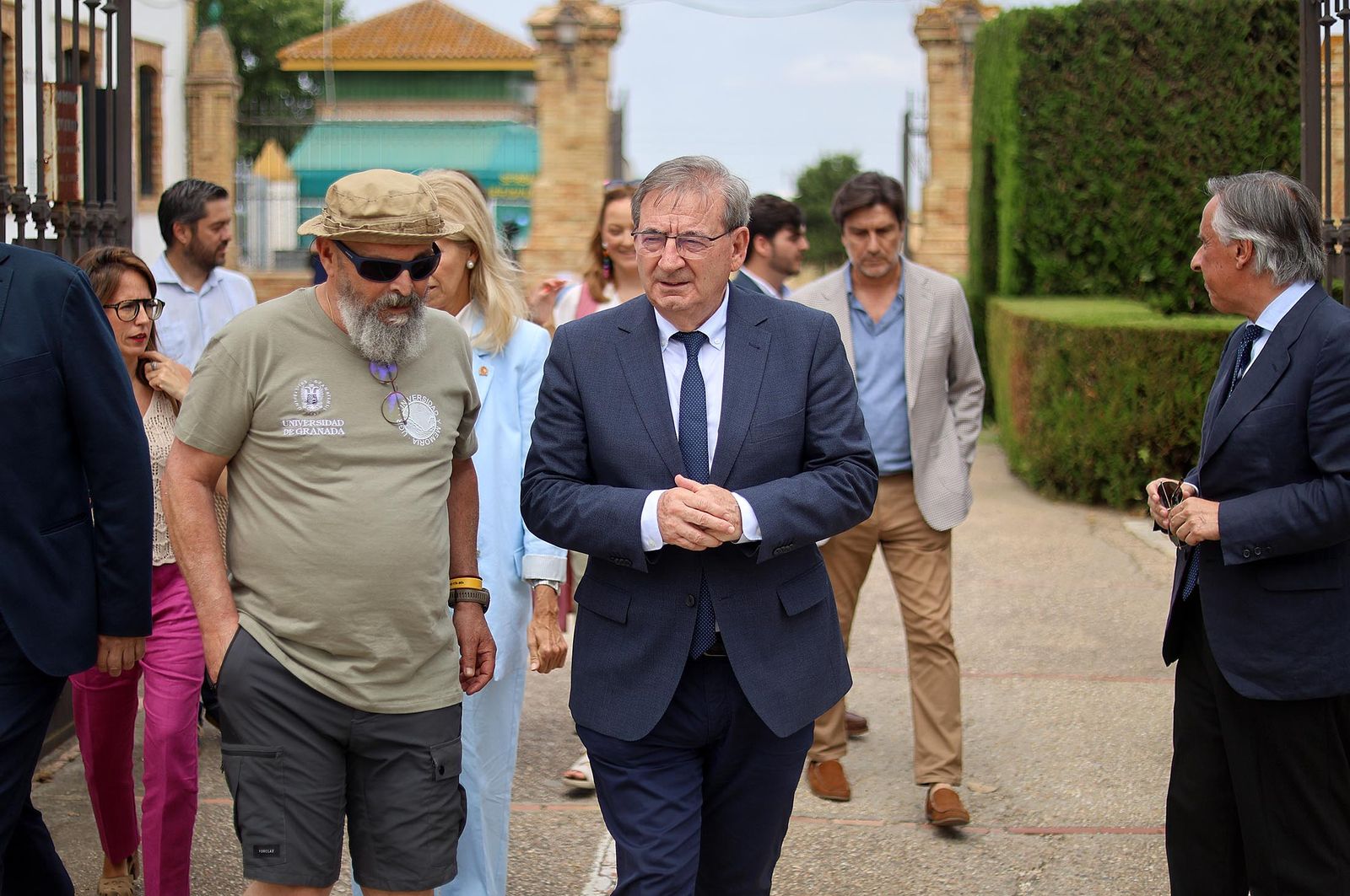 Imágenes de la visita a los trabajos de exhumación en las fosas comunes del Cementerio de La Soledad
