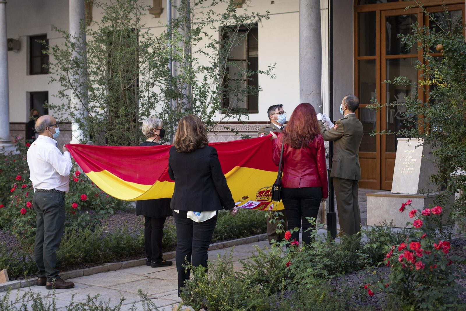 Fotos: la fiesta nacional se celebra en el Madoc de Granada con el izado de la bandera