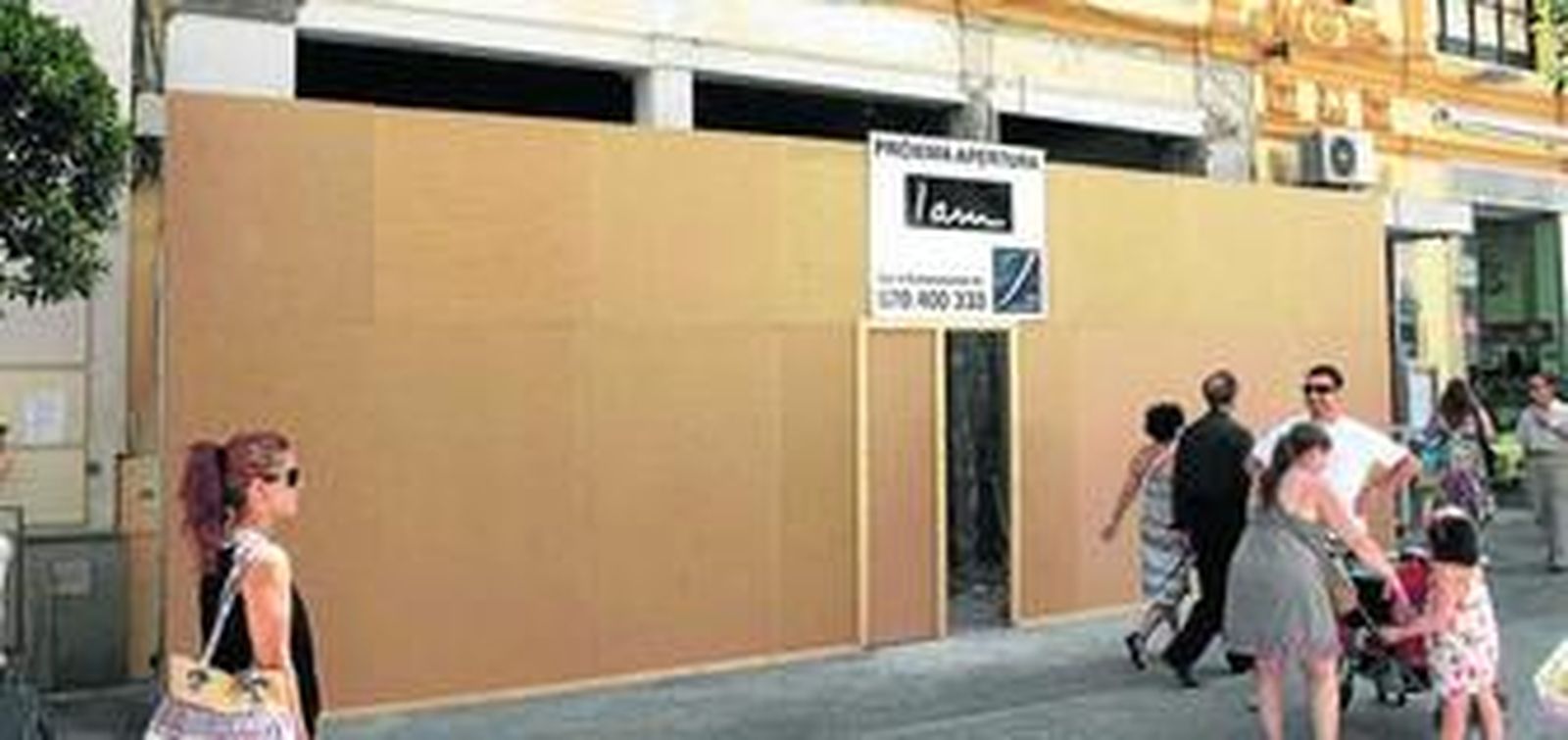 La tienda de moda infantil Rikar, un clásico de la calle Tetuán, ha cerrado recientemente y acogerá en breve una tienda de bisutería.