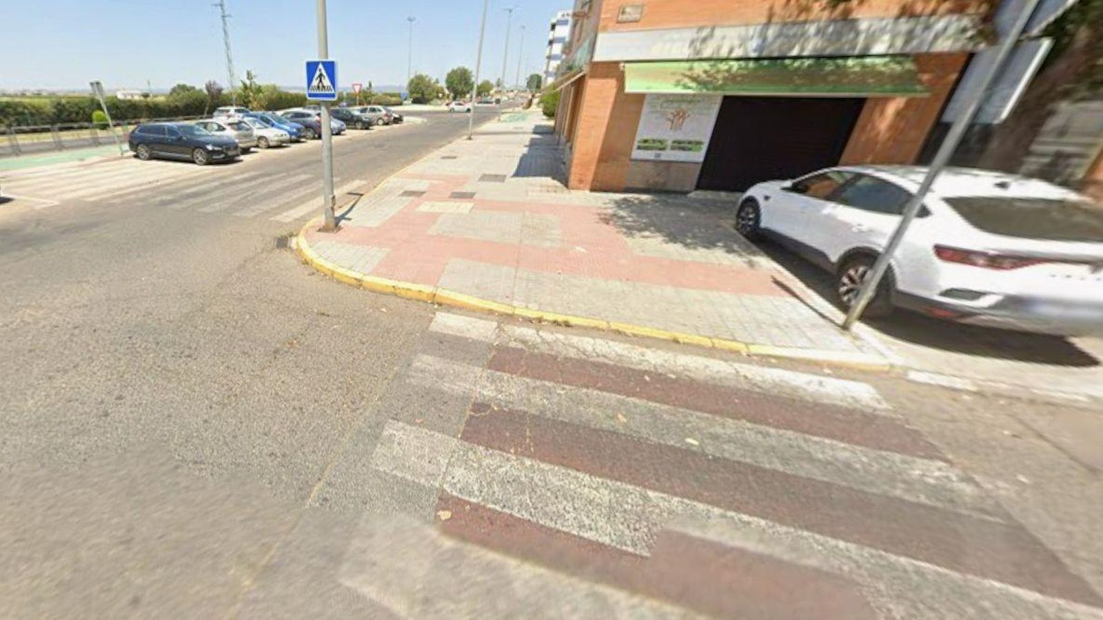 El suceso se produjo en este paso de peatones de San José de la Rinconada.