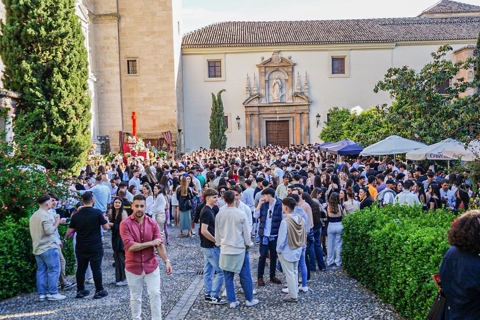 Los mejores momentos del primer día de Cruces en Granada en fotos