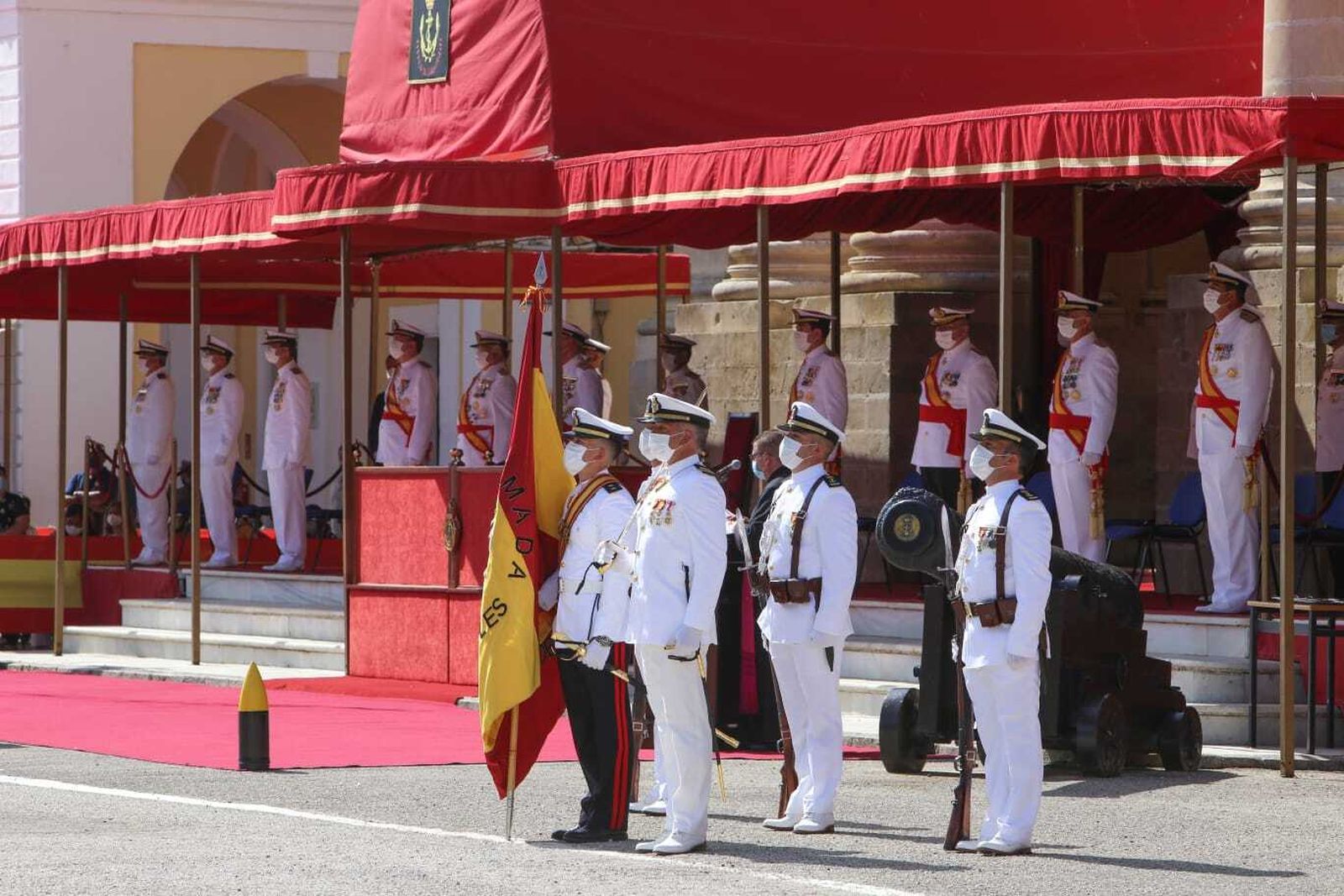 Entrega de despachos en la Escuela de Suboficiales de la Armada