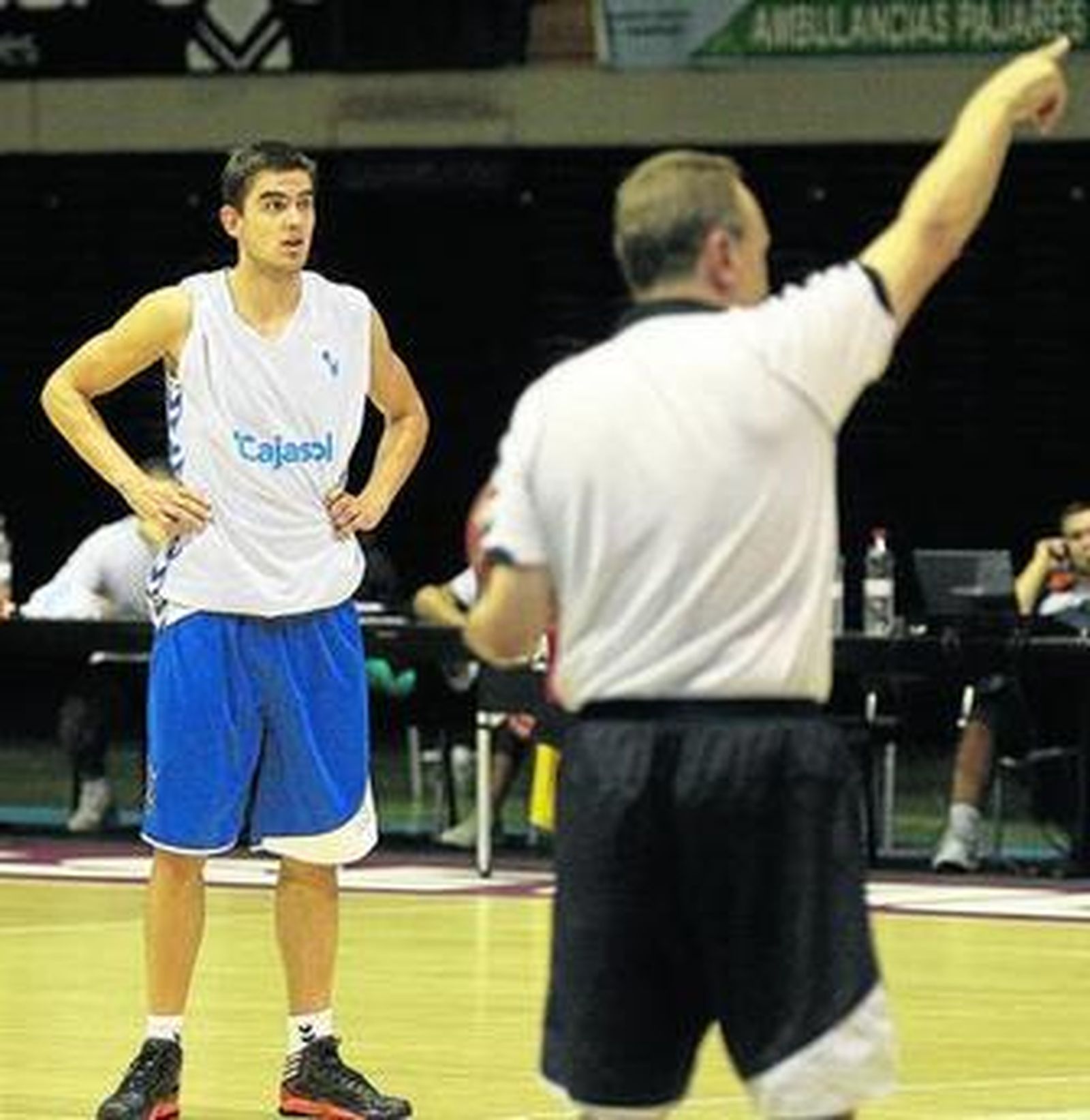 Satoransky escucha las instrucciones de Aíto en un reciente entrenamiento.