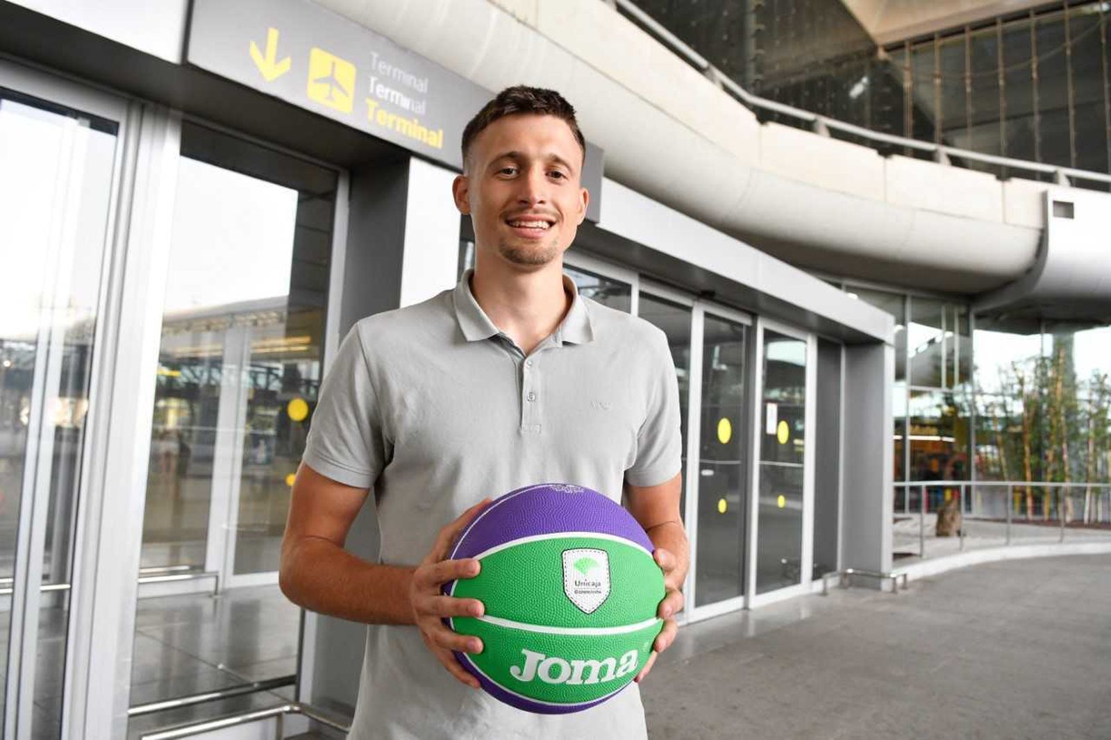 Las fotos de la llegada de Aleksa Avramovic