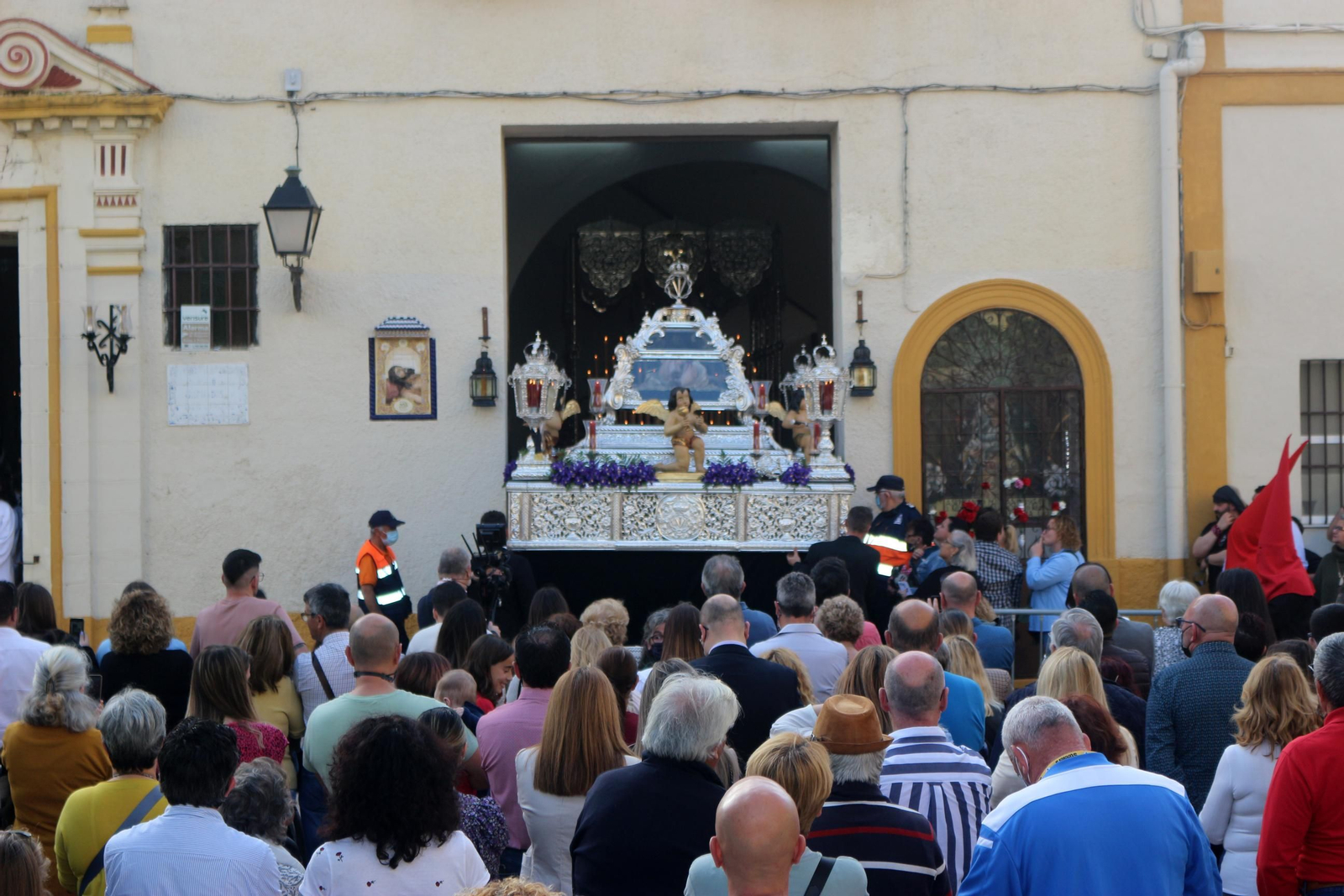 Las imágenes del Viernes Santo en Puerto Real: La Soledad